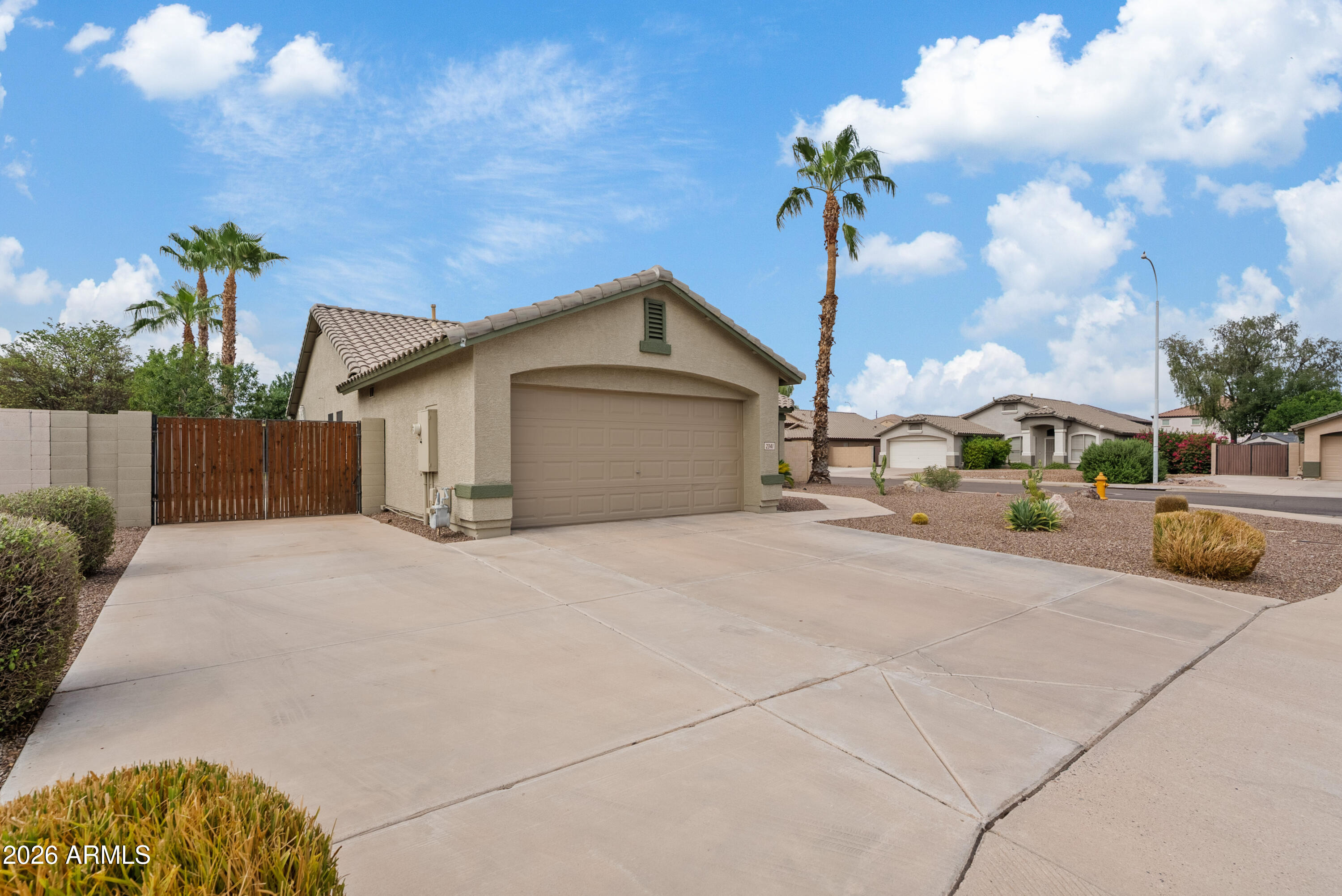 2341 E GERONIMO Street