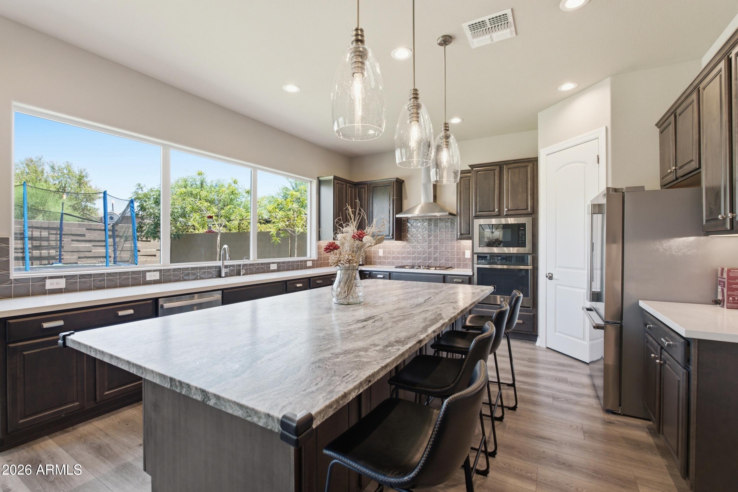 2122 W ROWEL Road