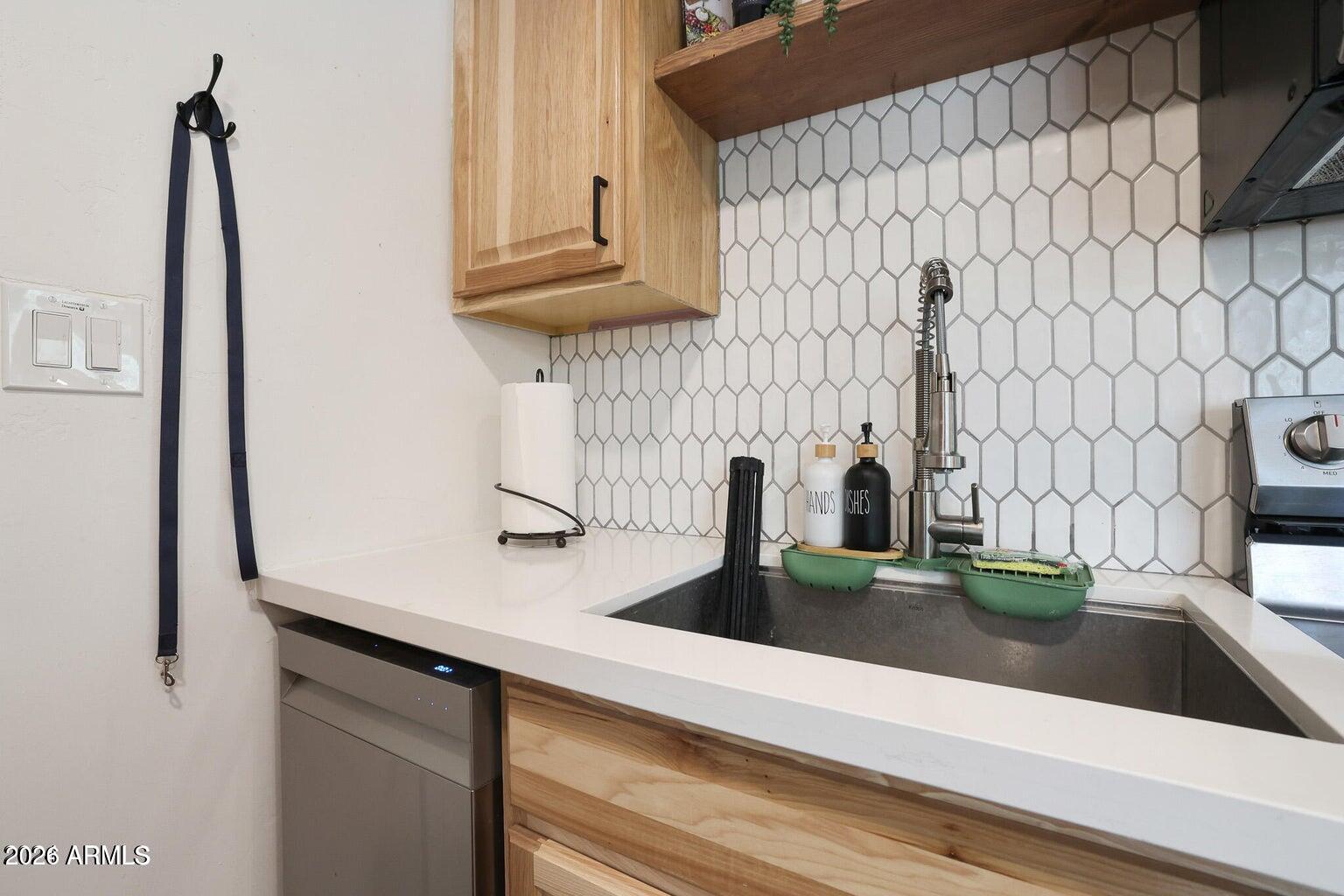 3483 N HILLSIDE Road