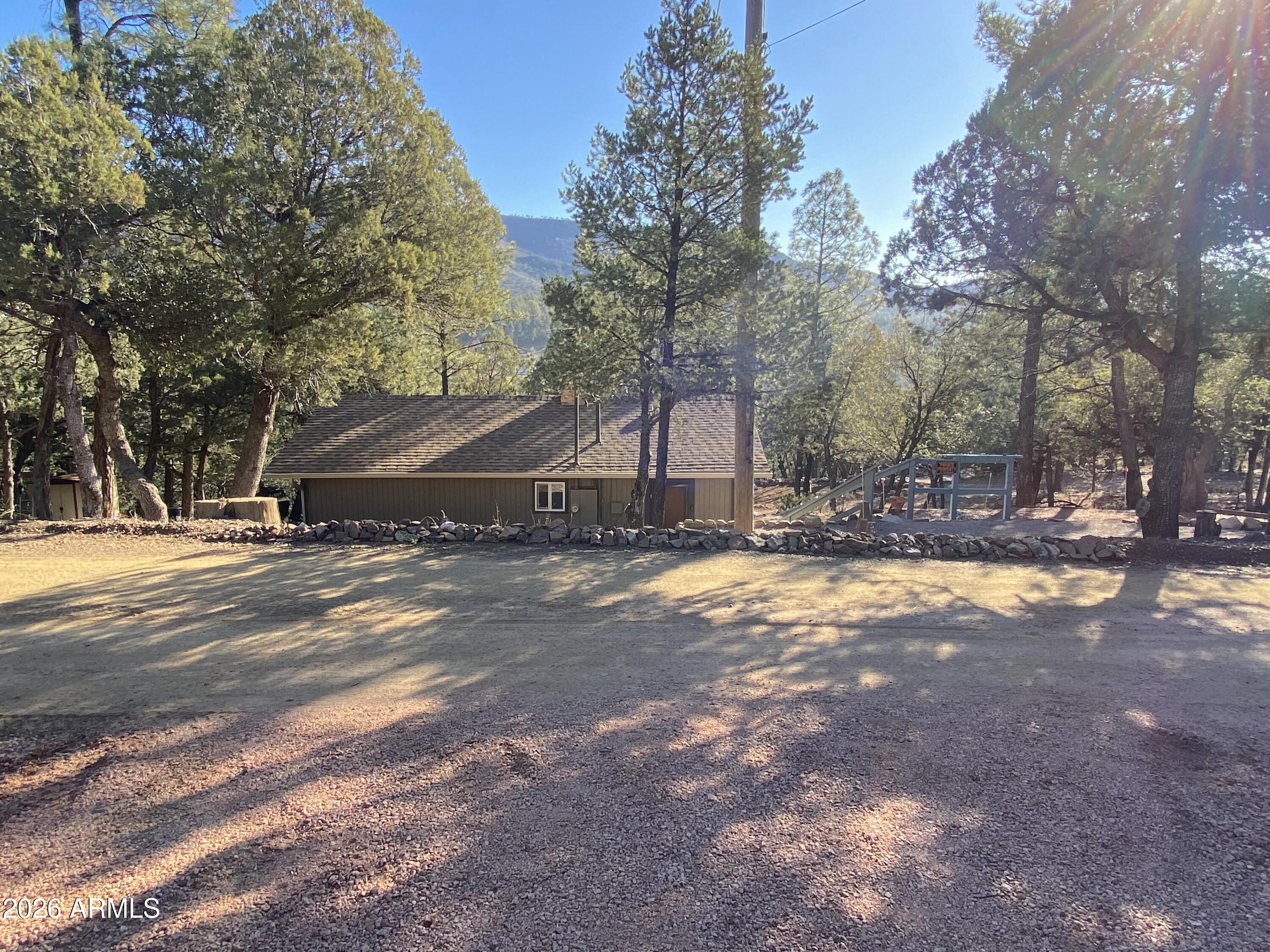 3483 N HILLSIDE Road