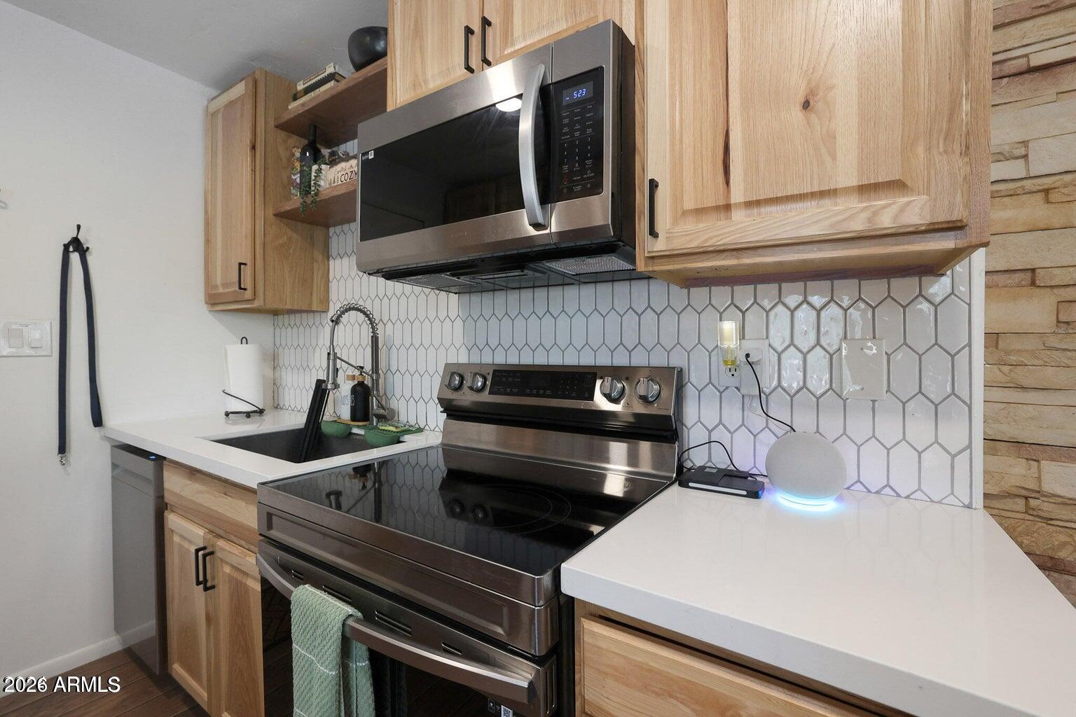 3483 N HILLSIDE Road