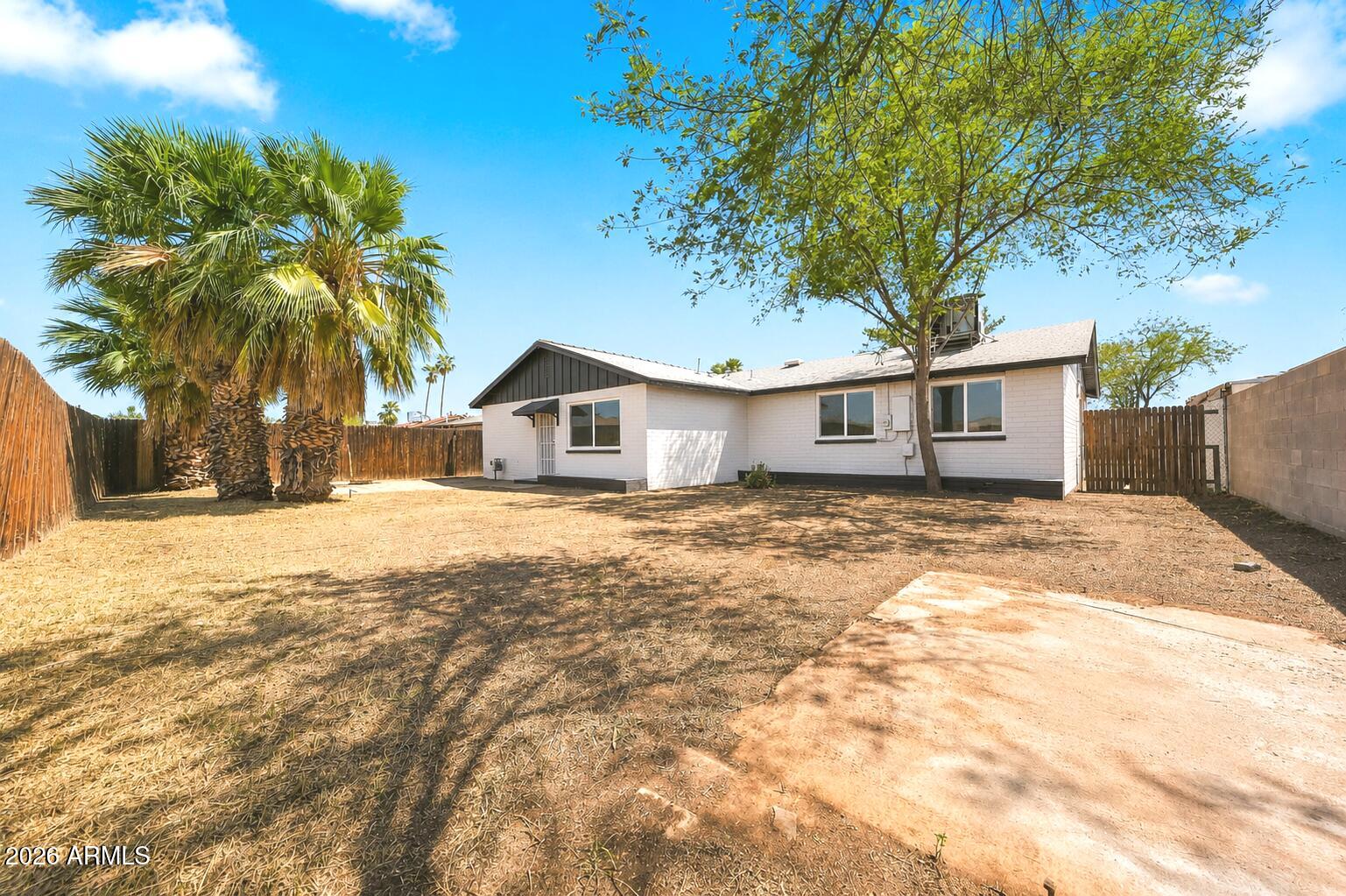 3322 E WILLETTA Street