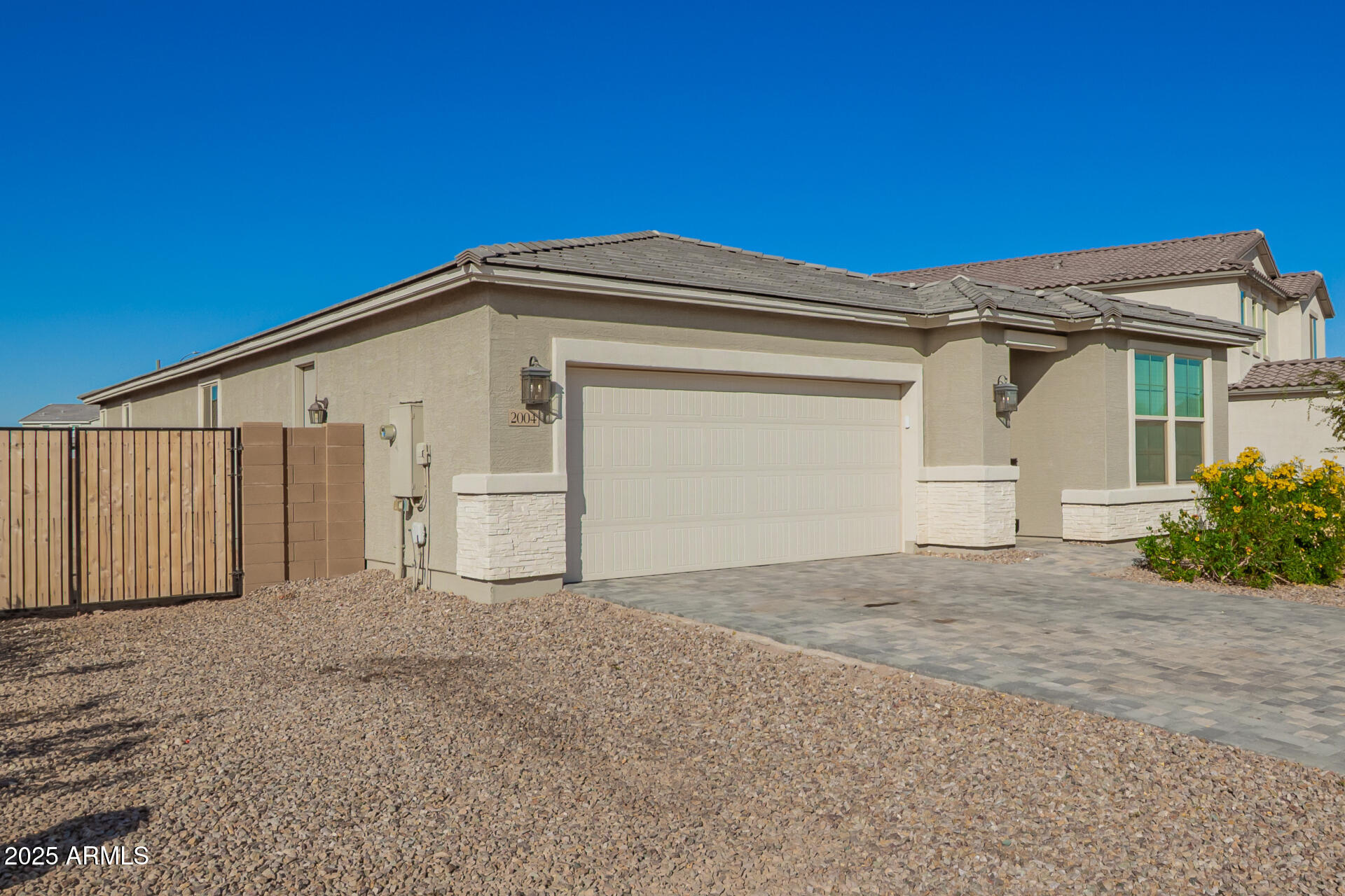 2004 E ESCONDIDO Place