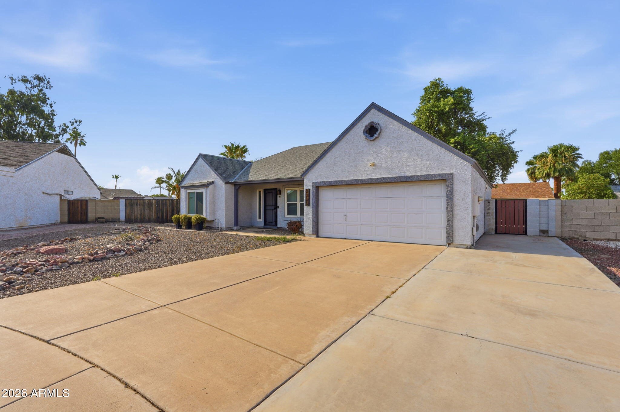 1735 E STEPHENS Drive