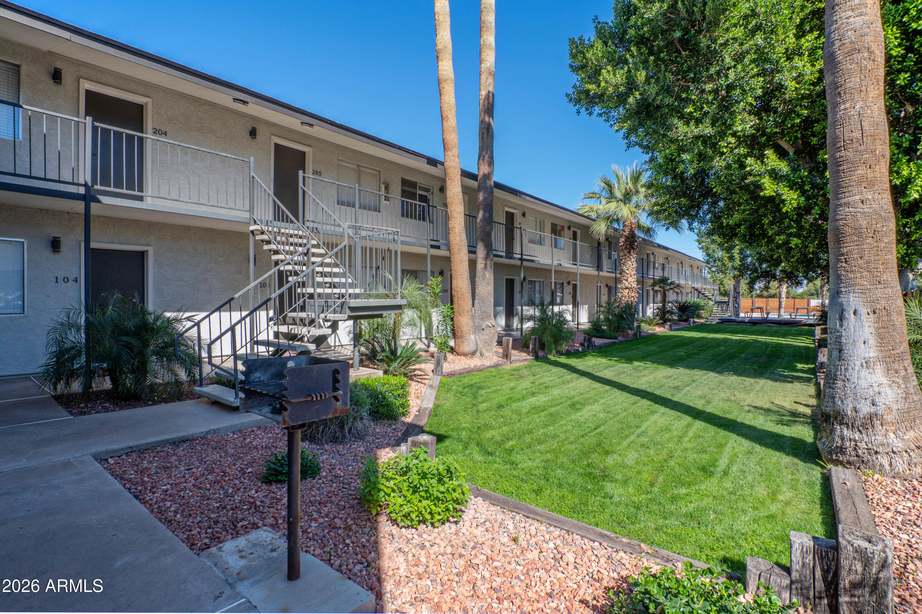 2020 W ORANGEWOOD Avenue