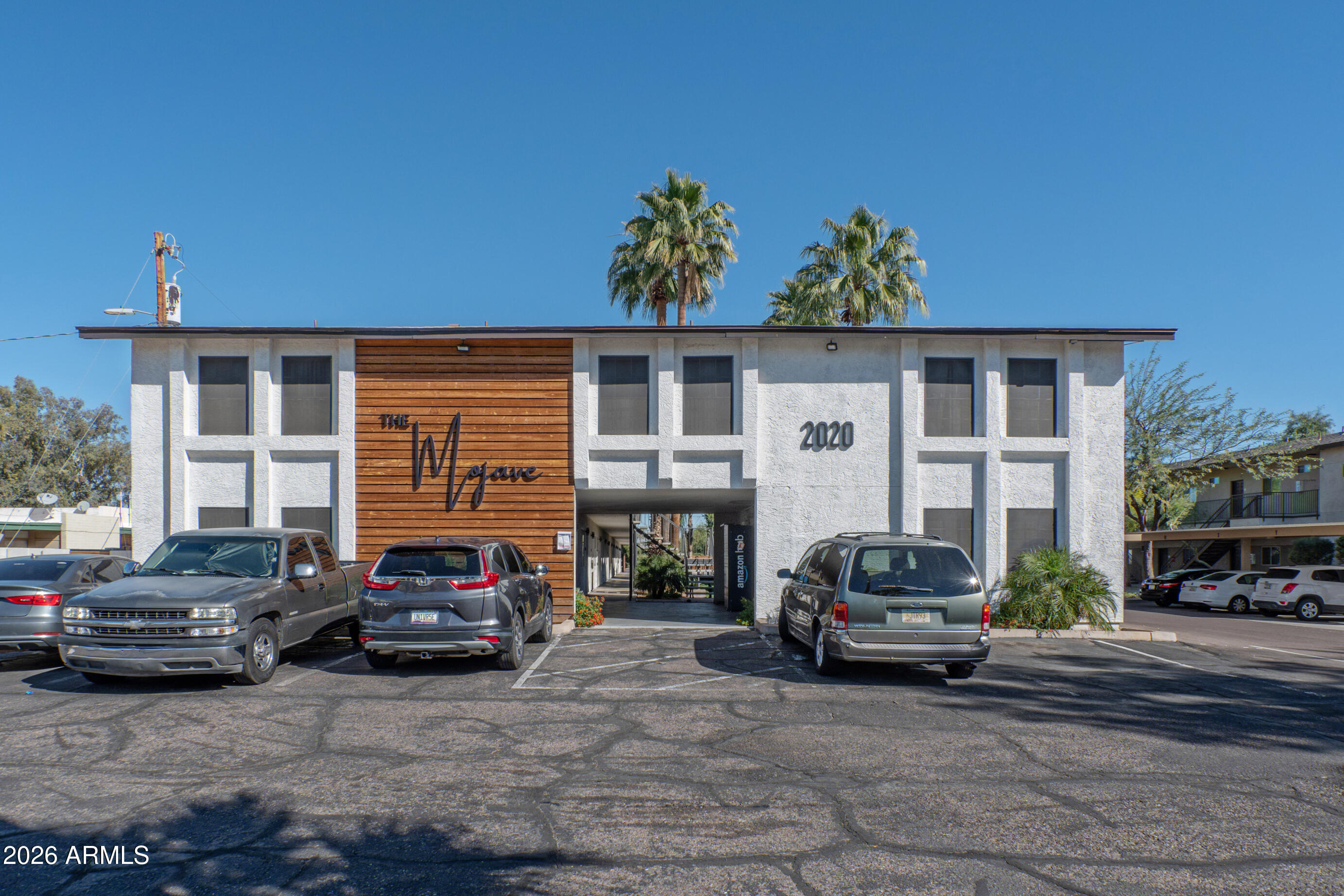 2020 W ORANGEWOOD Avenue