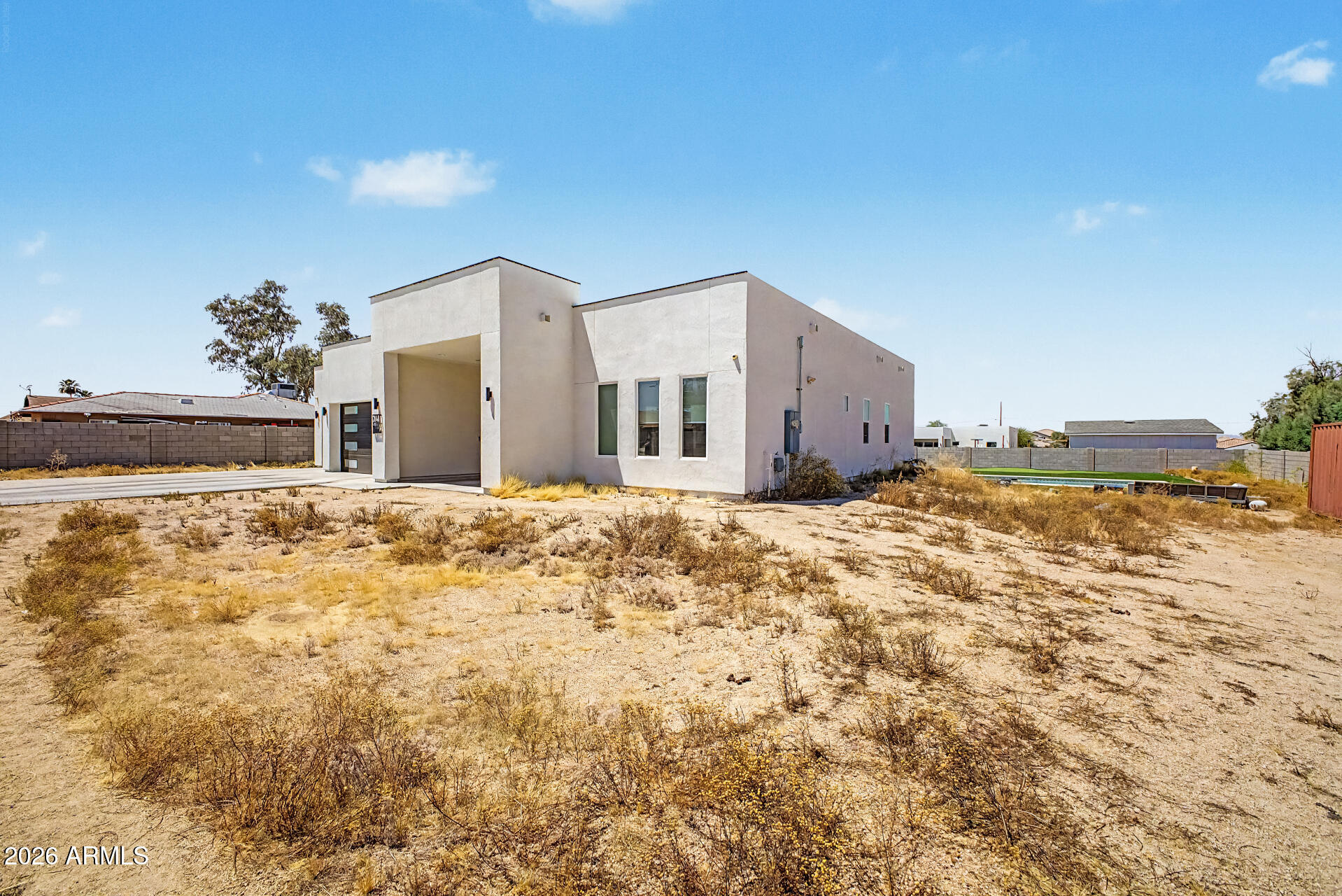 744 E DESERT Lane