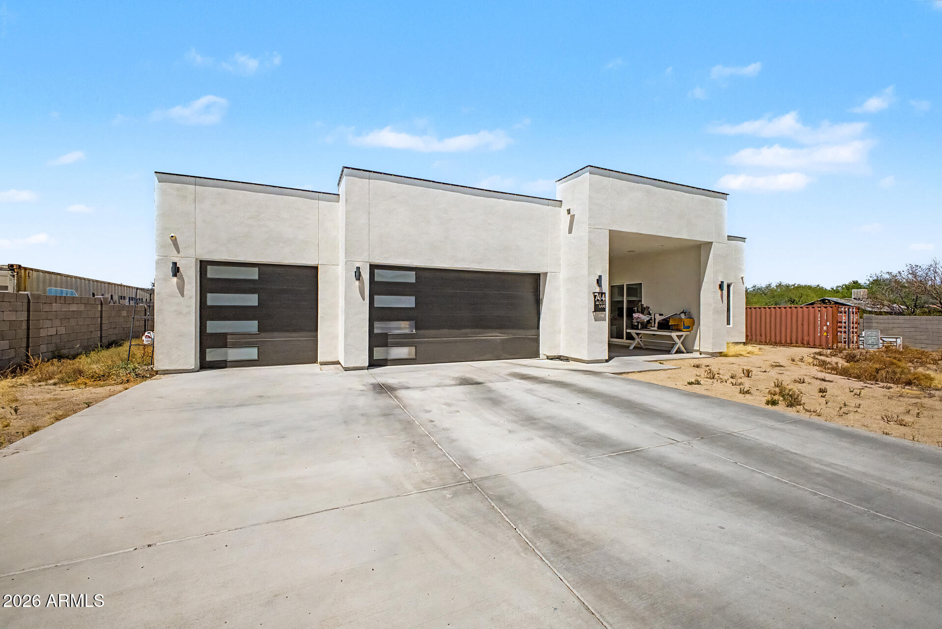 744 E DESERT Lane