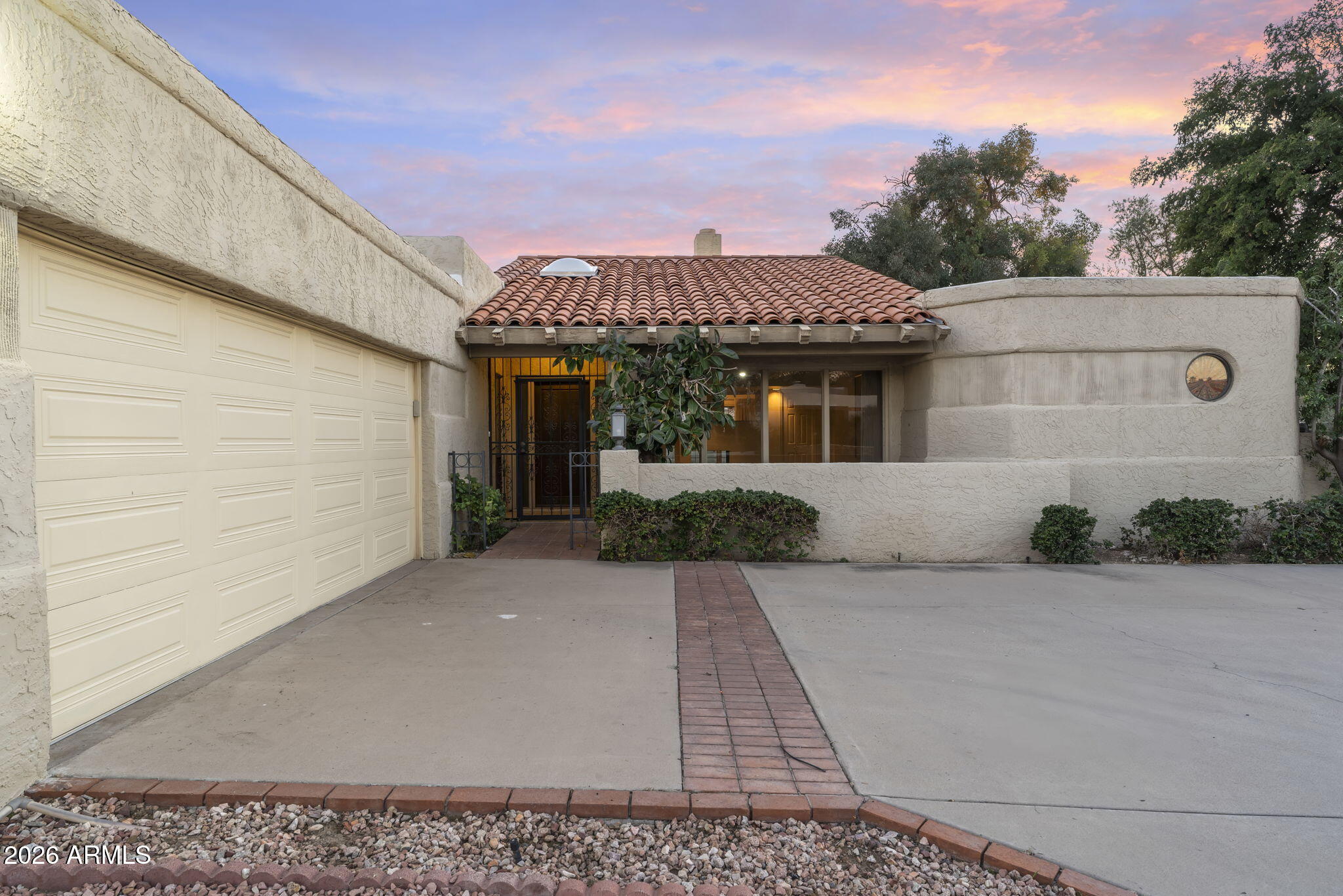 2501 E MONTEBELLO Avenue