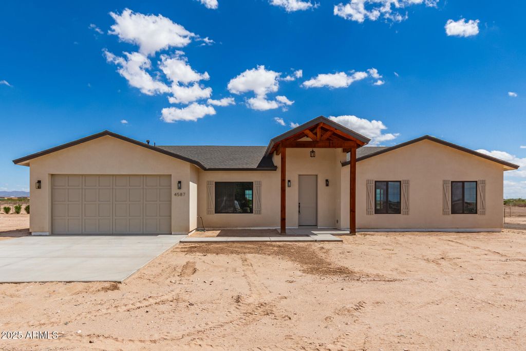 Photo of 4587 S 334th Drive, Tonopah, AZ 85354 (MLS # 6908978)