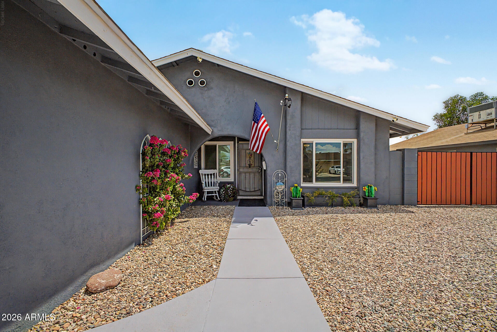 2203 W EL Moro Avenue