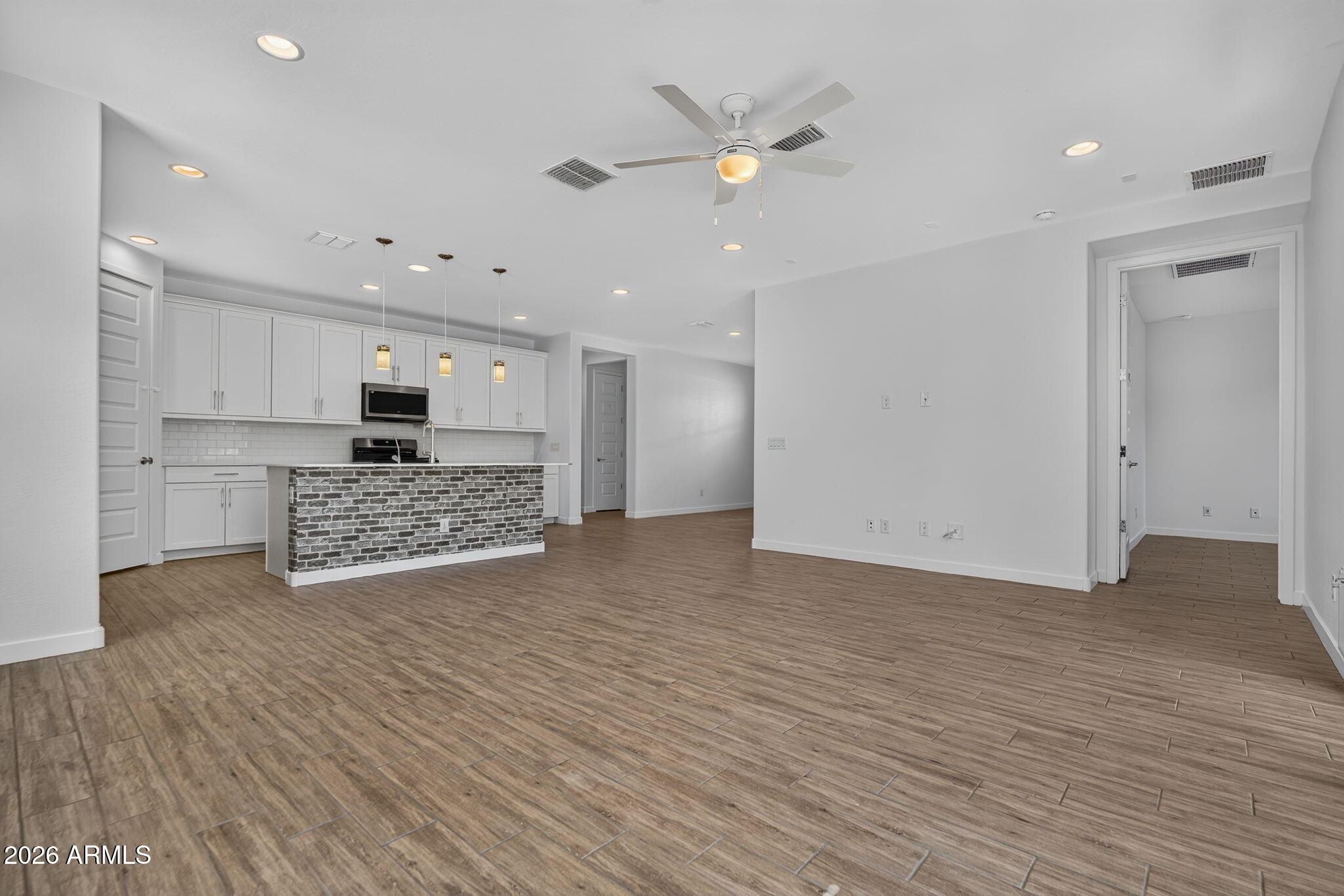 1651 W ESTES Way