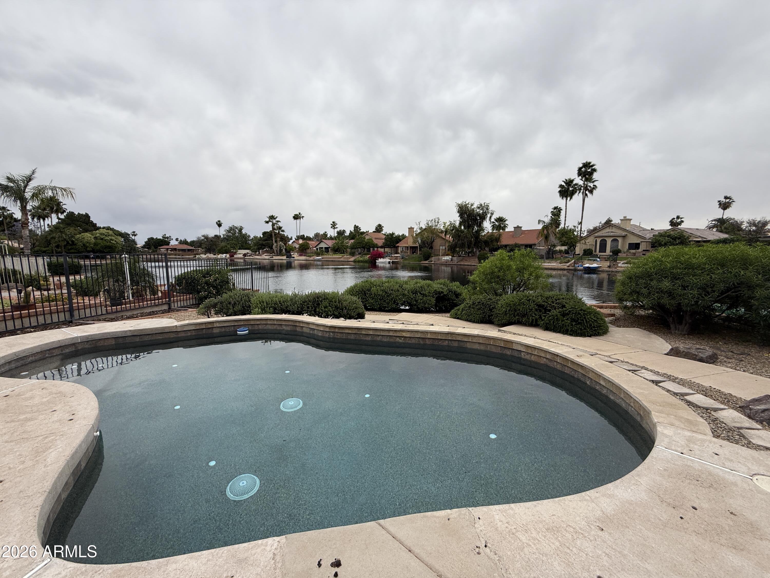 141 S LAKEVIEW Boulevard