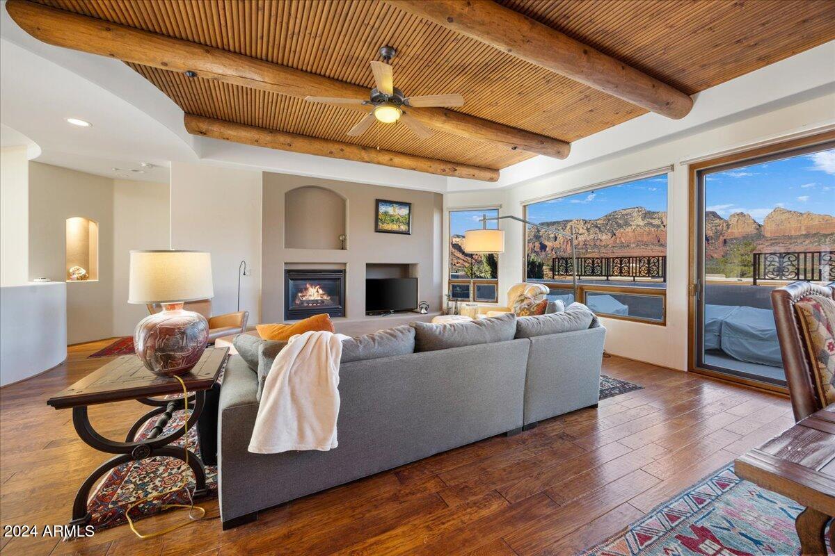 308 CALLE LINDA --