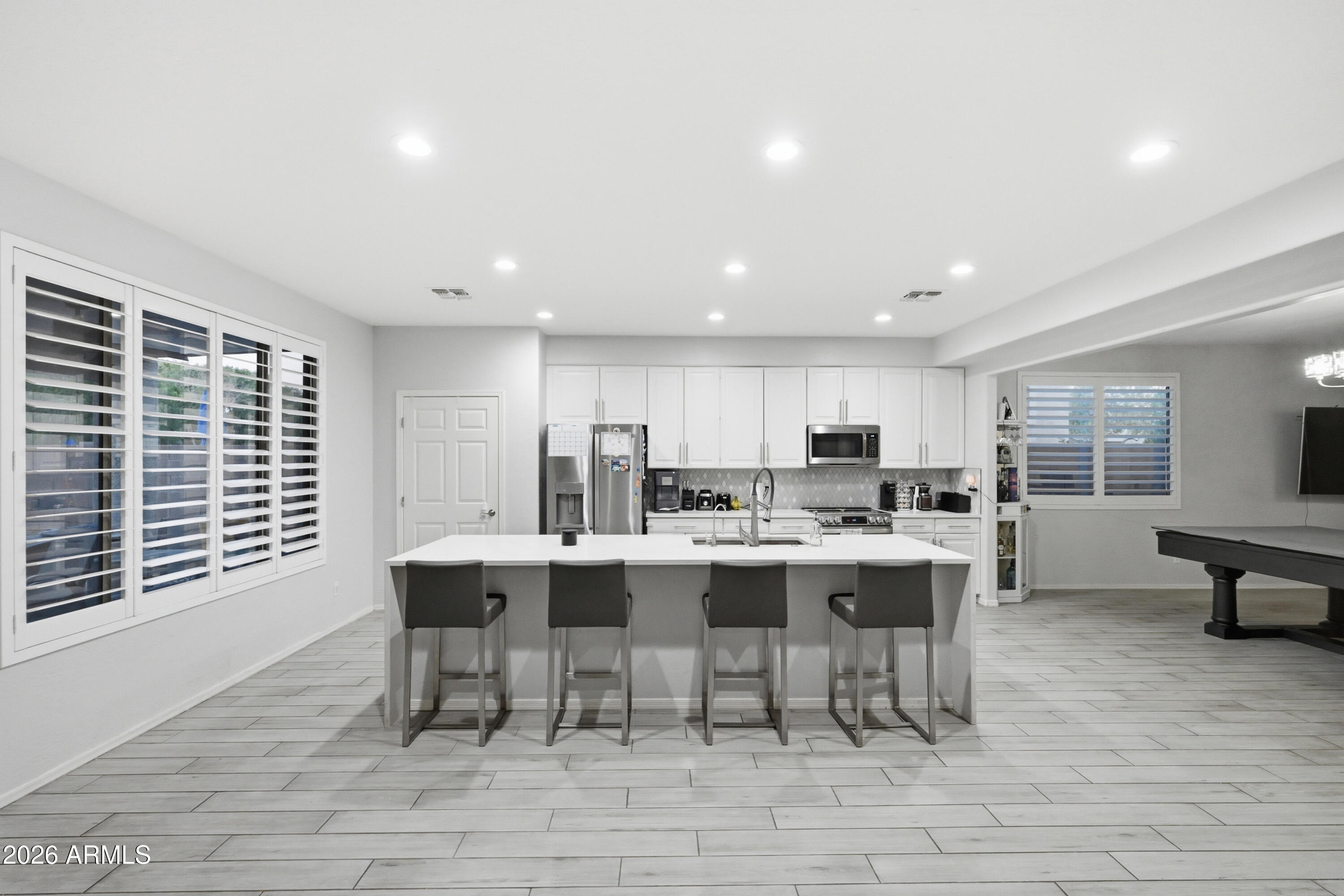 888 E CARLA VISTA Drive