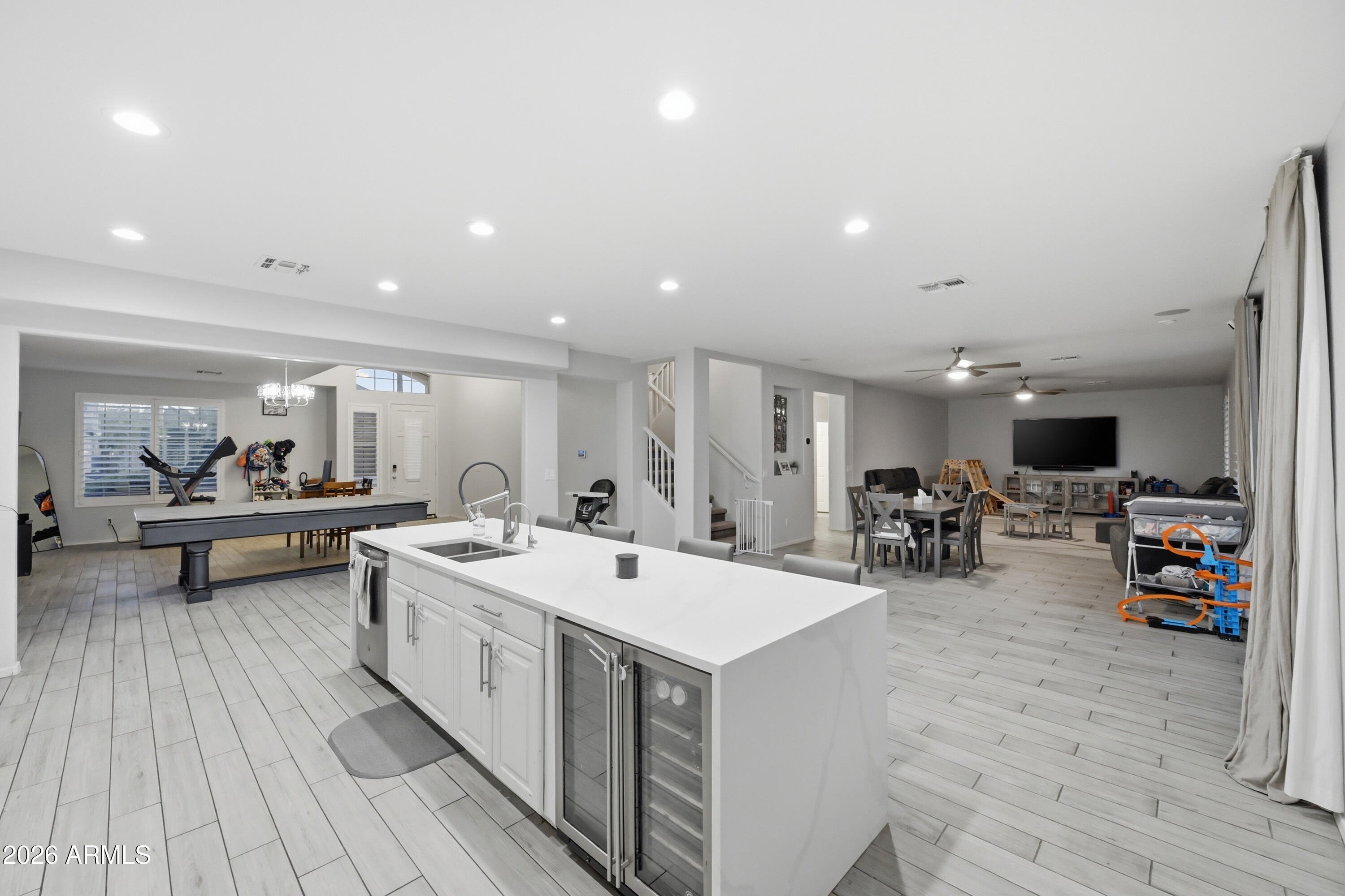 888 E CARLA VISTA Drive