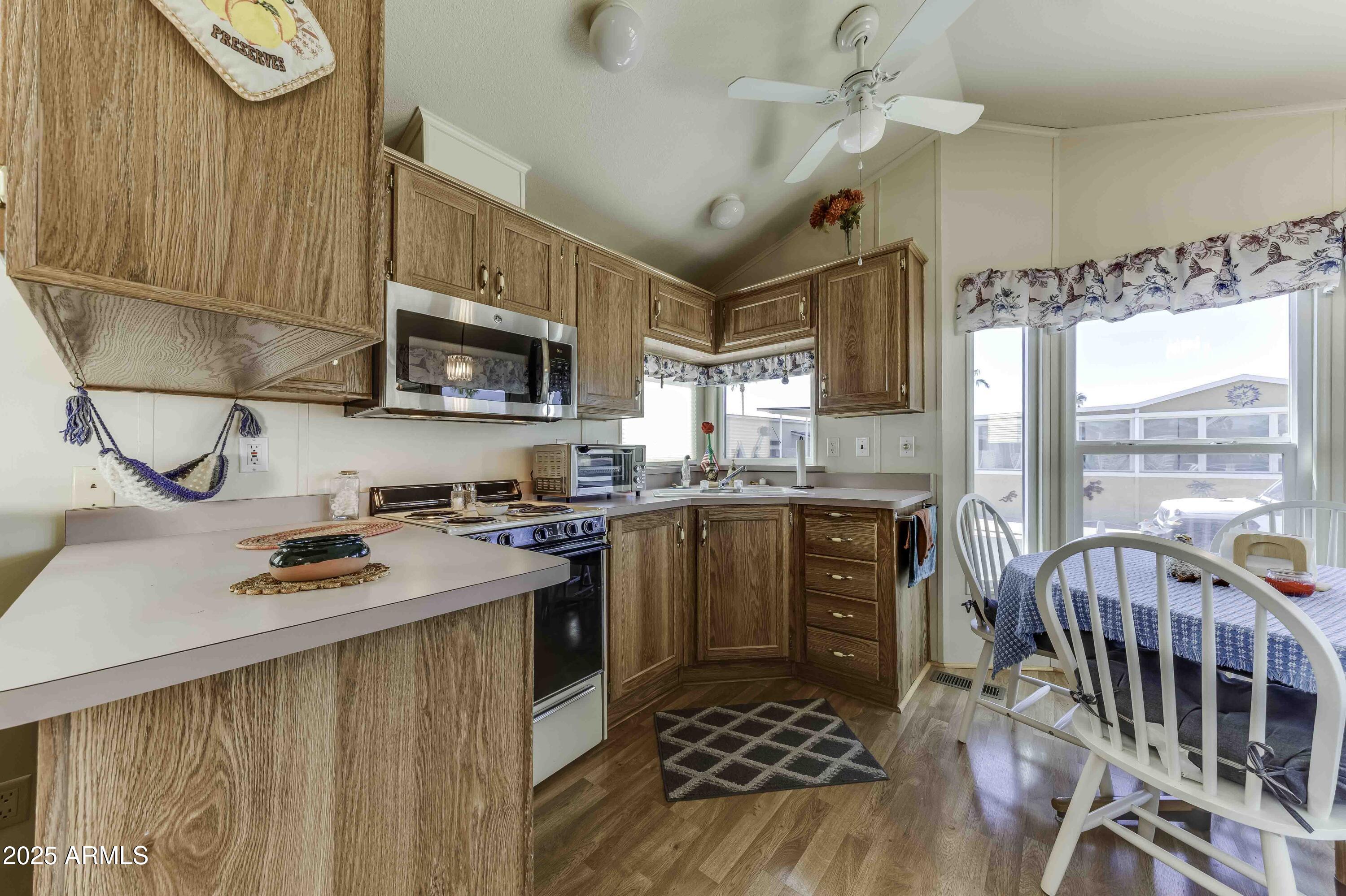 17200 W BELL Road 522