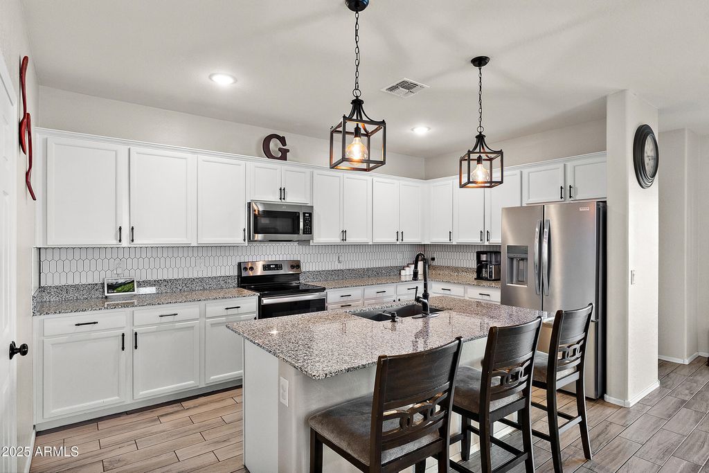 Photo of 242 W Pacific Drive, Casa Grande, AZ 85122 (MLS # 6956555)