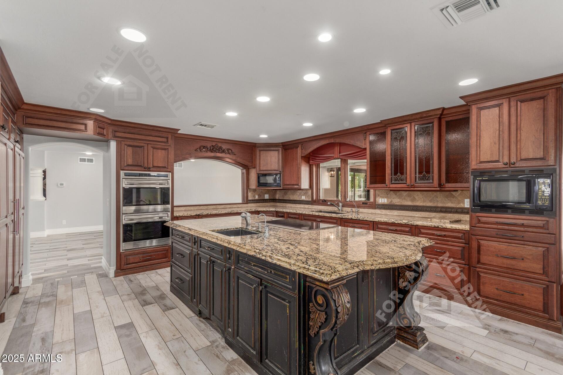 3413 E EQUESTRIAN Trail