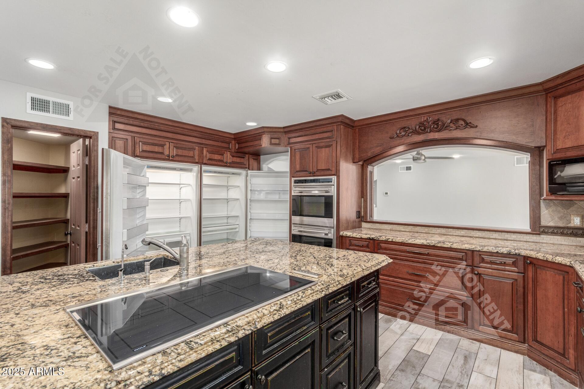 3413 E EQUESTRIAN Trail