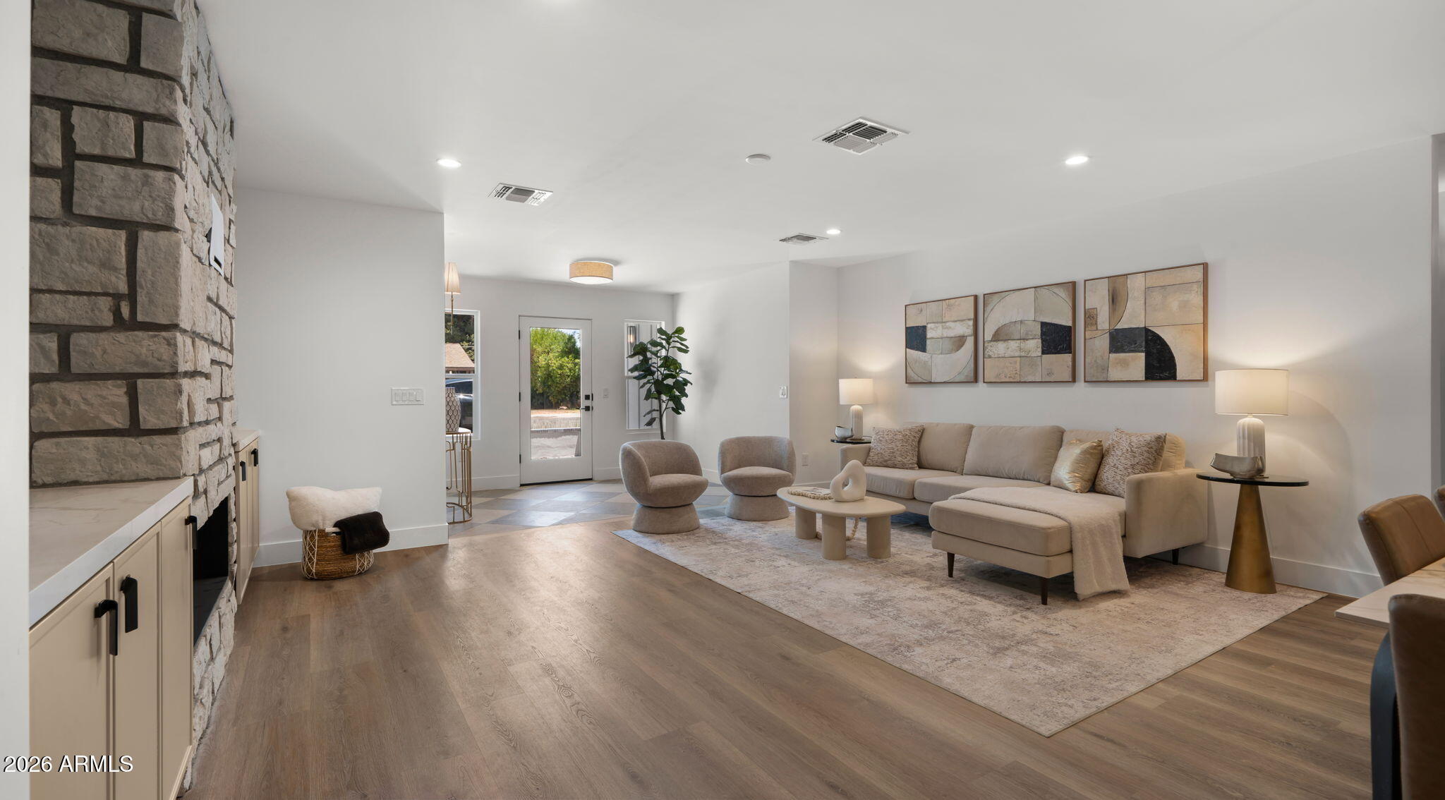 6830 N 10TH Place