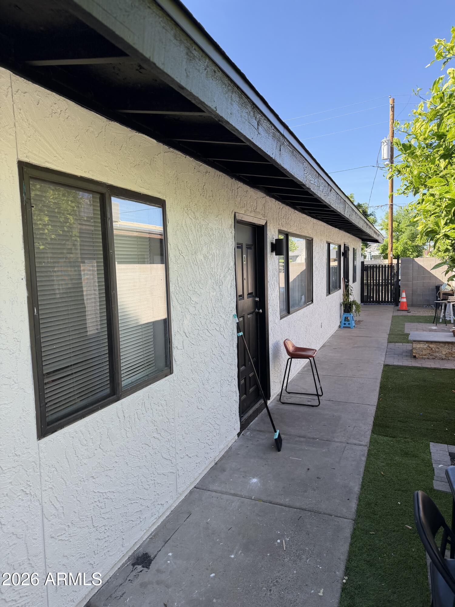 82 W SOUTHERN Avenue