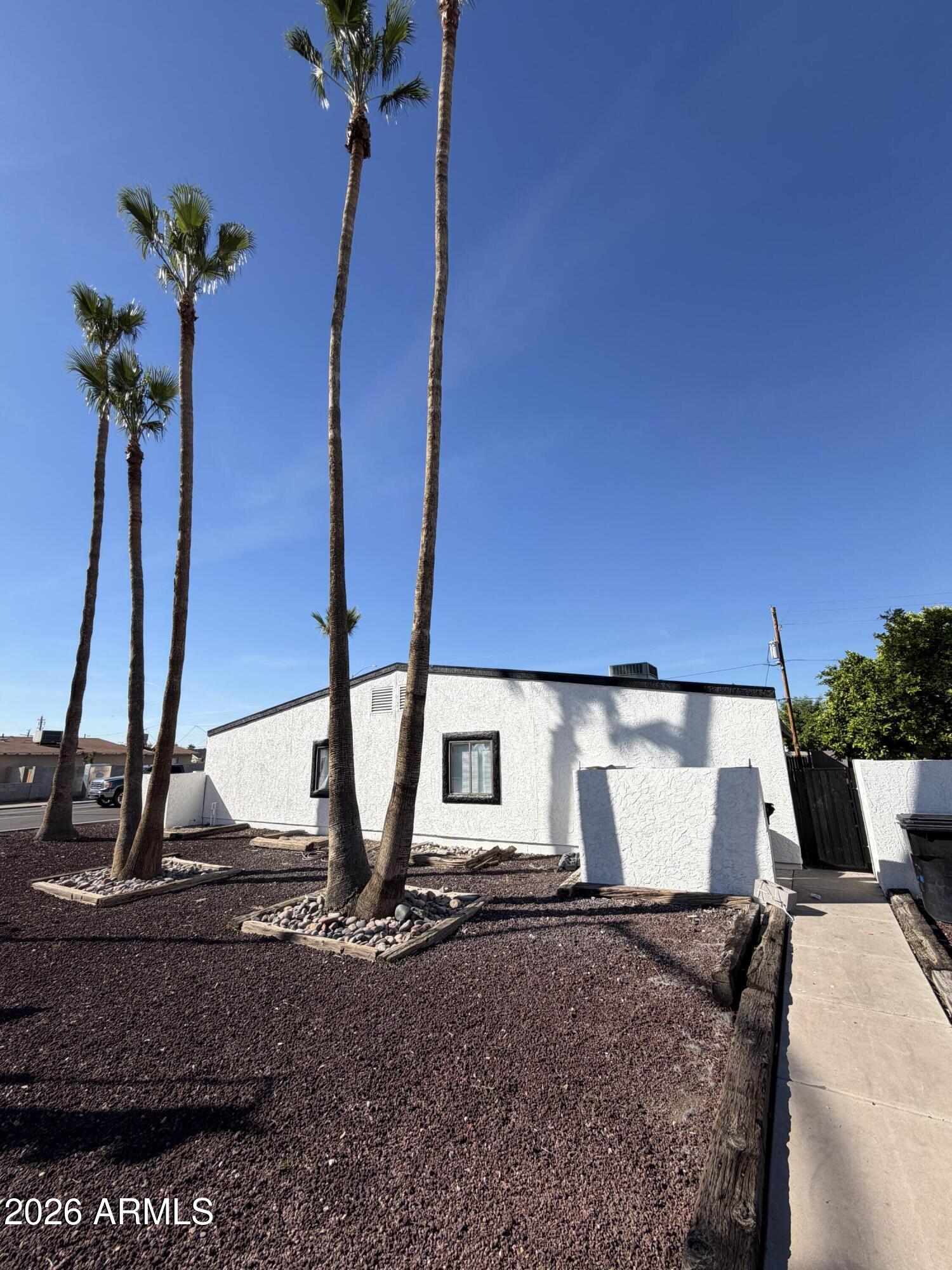 82 W SOUTHERN Avenue