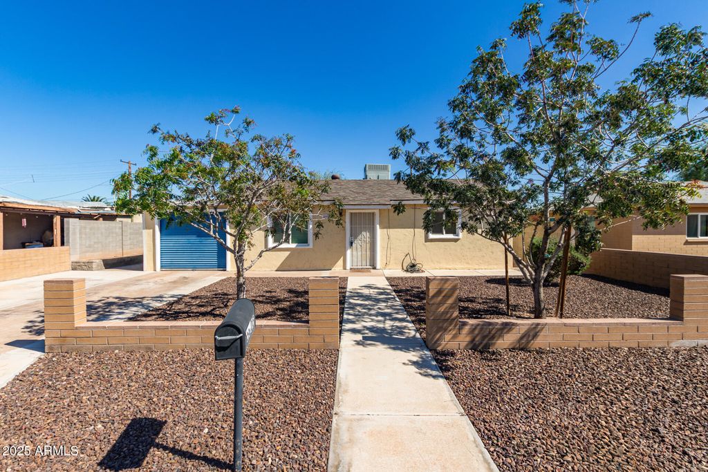 Photo of 5005 S 37th Avenue, Phoenix, AZ 85041 (MLS # 6936120)