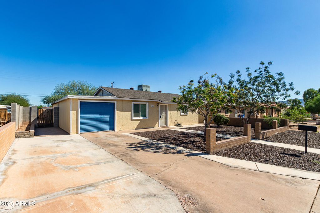 Photo of 5005 S 37th Avenue, Phoenix, AZ 85041 (MLS # 6936120)