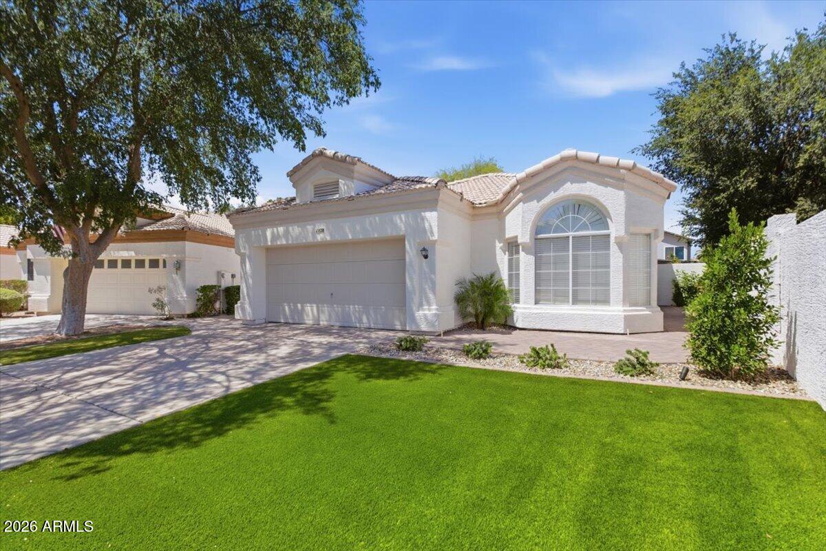 1028 N COLUMBUS Drive