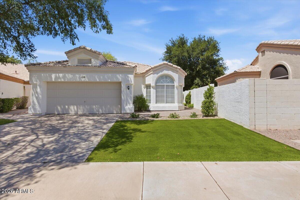 1028 N COLUMBUS Drive