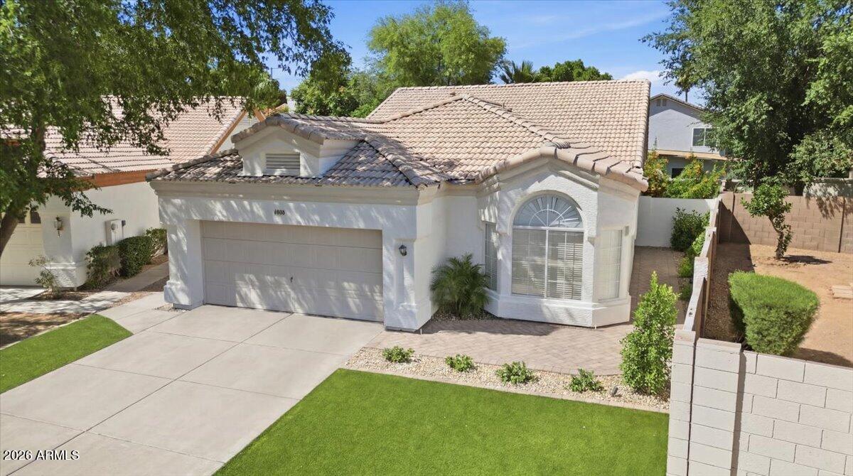 1028 N COLUMBUS Drive