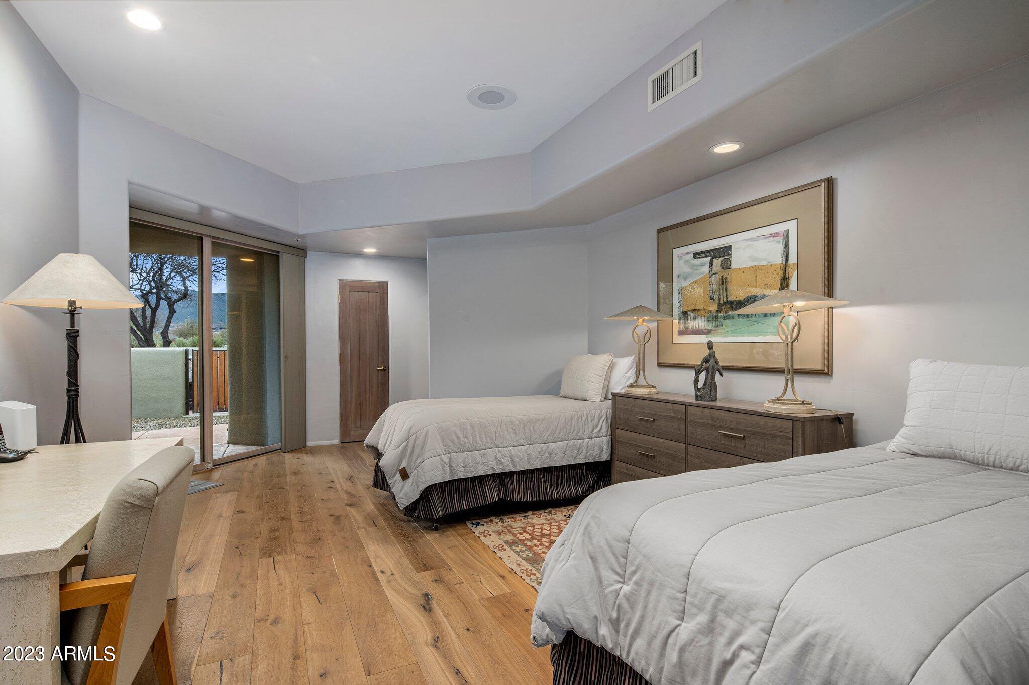 10111 E GRAYTHORN Drive