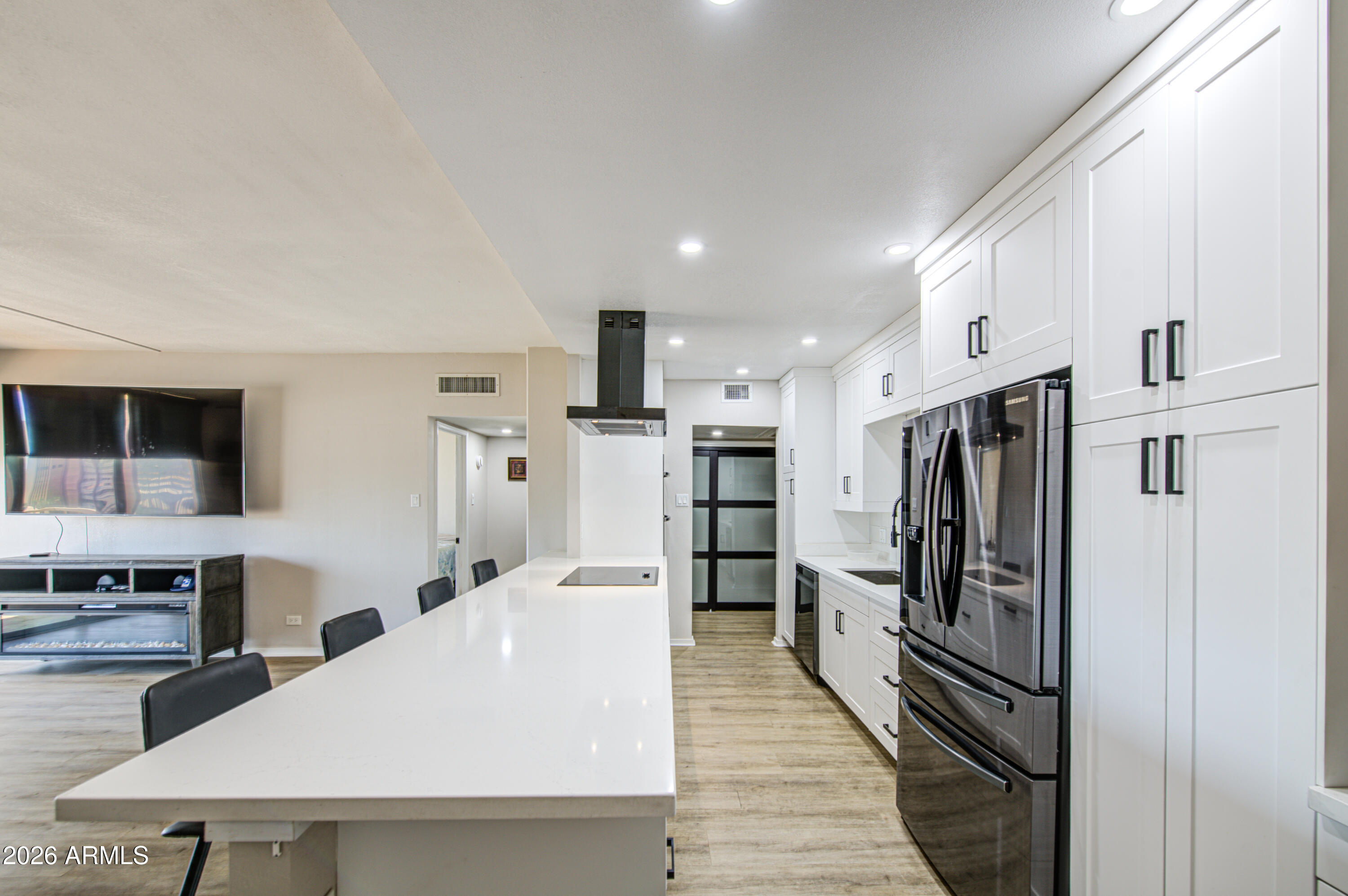 207 W CLARENDON Avenue 14A