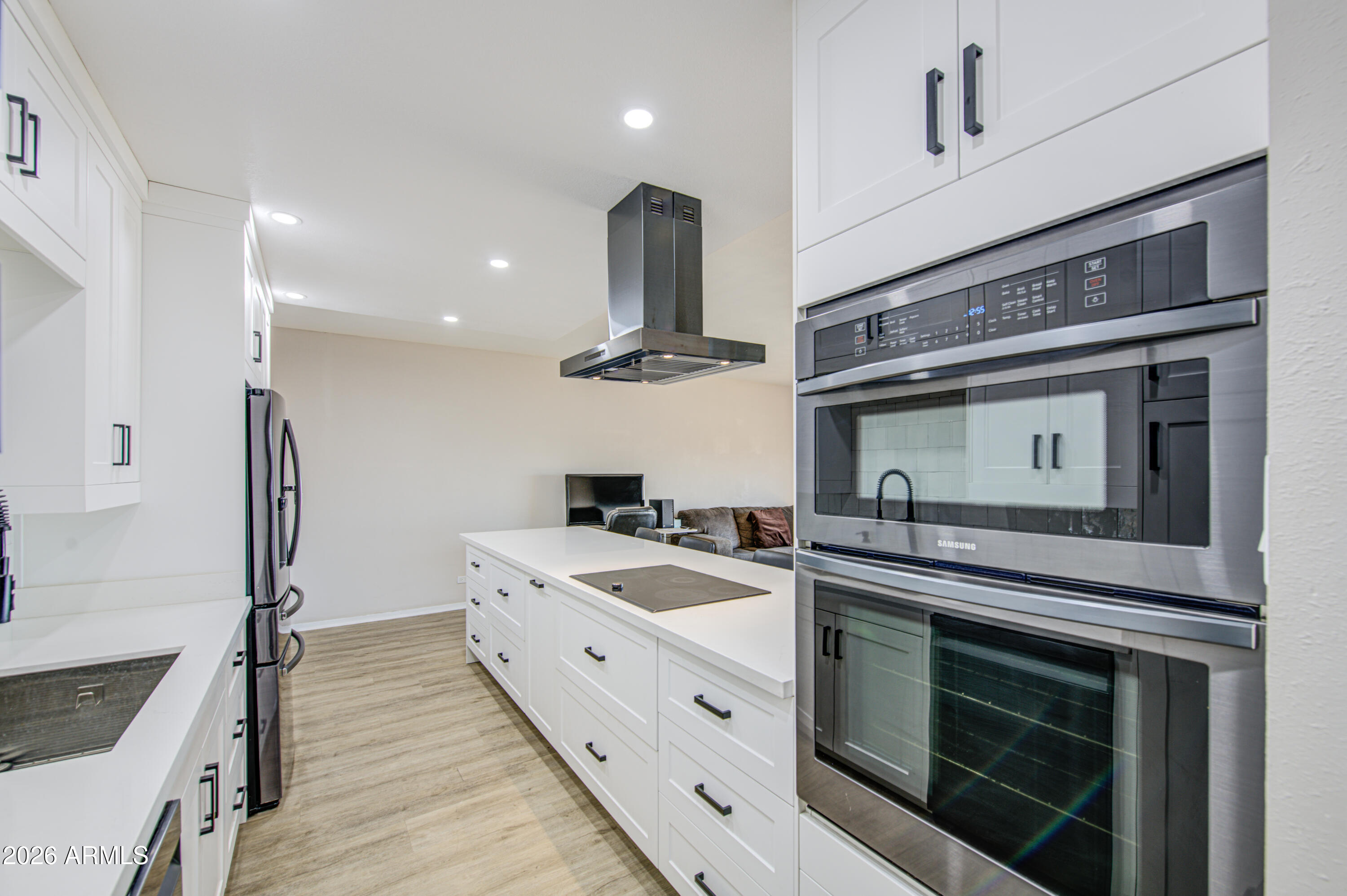 207 W CLARENDON Avenue 14A