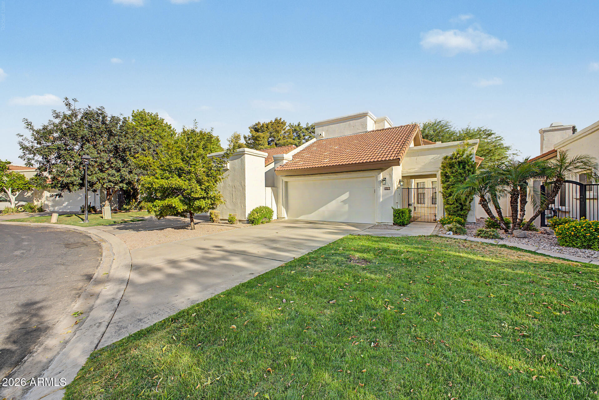 1843 E SARAH Lane