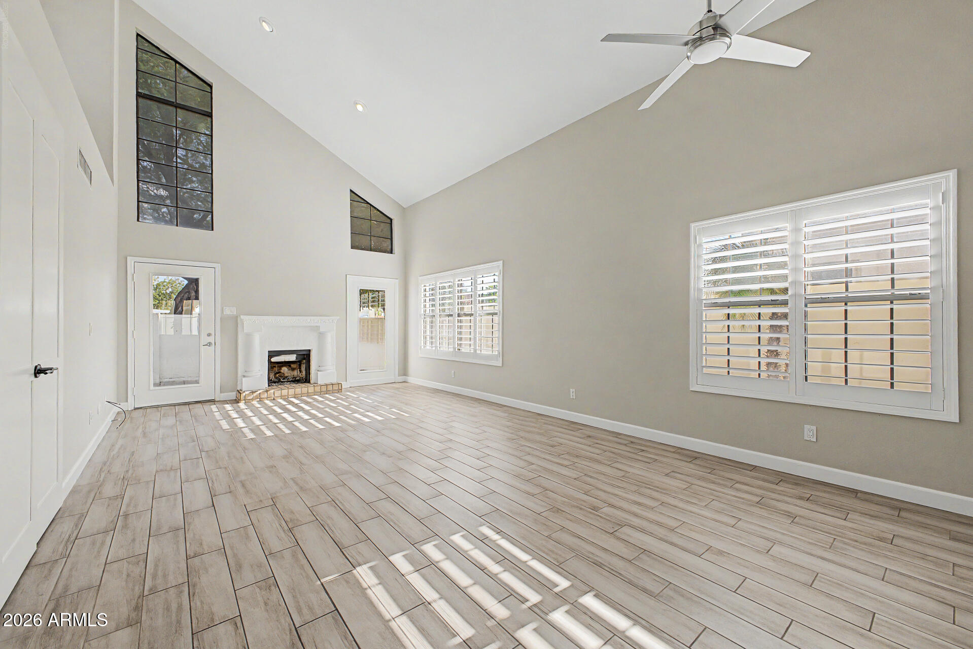 1843 E SARAH Lane