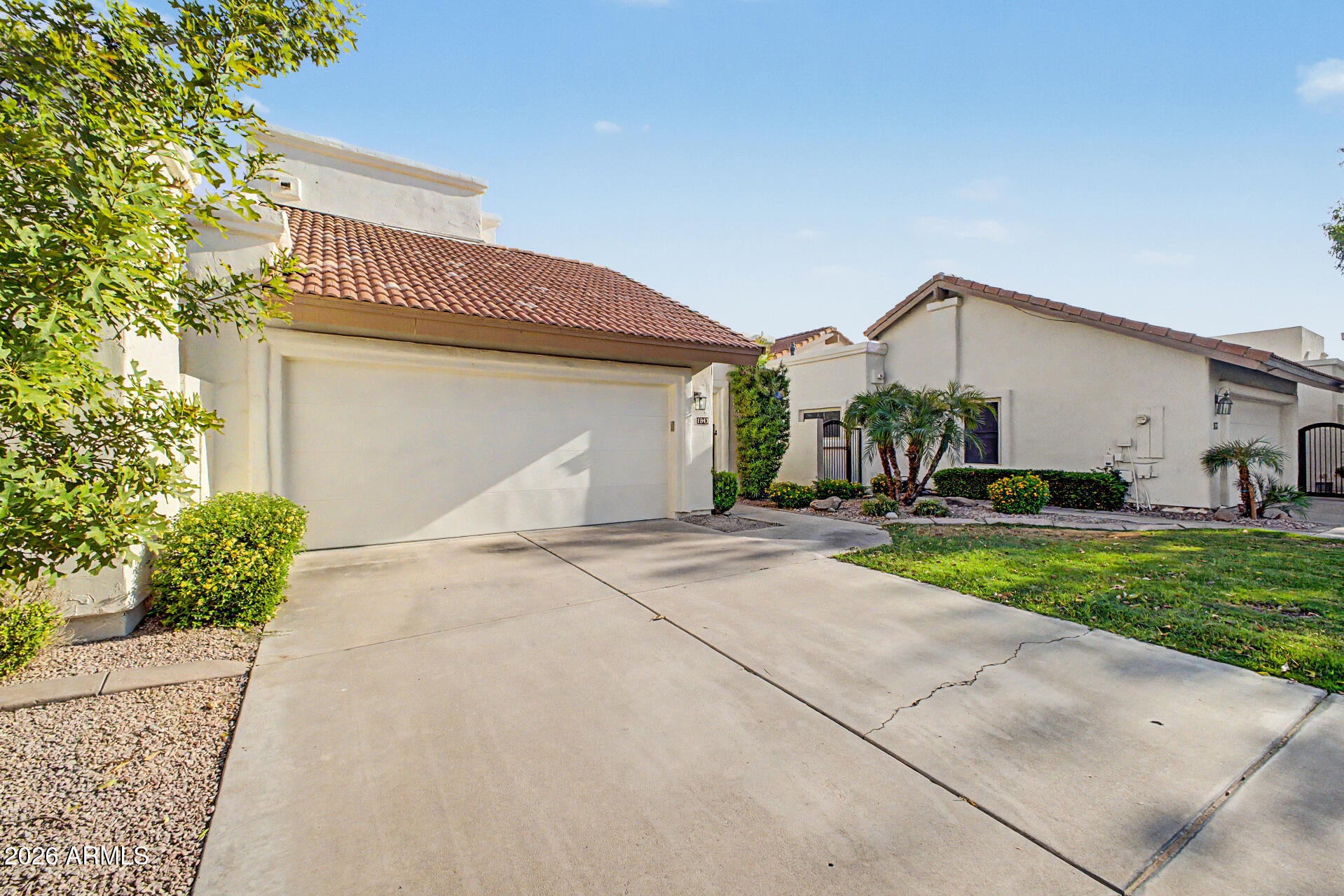 1843 E SARAH Lane