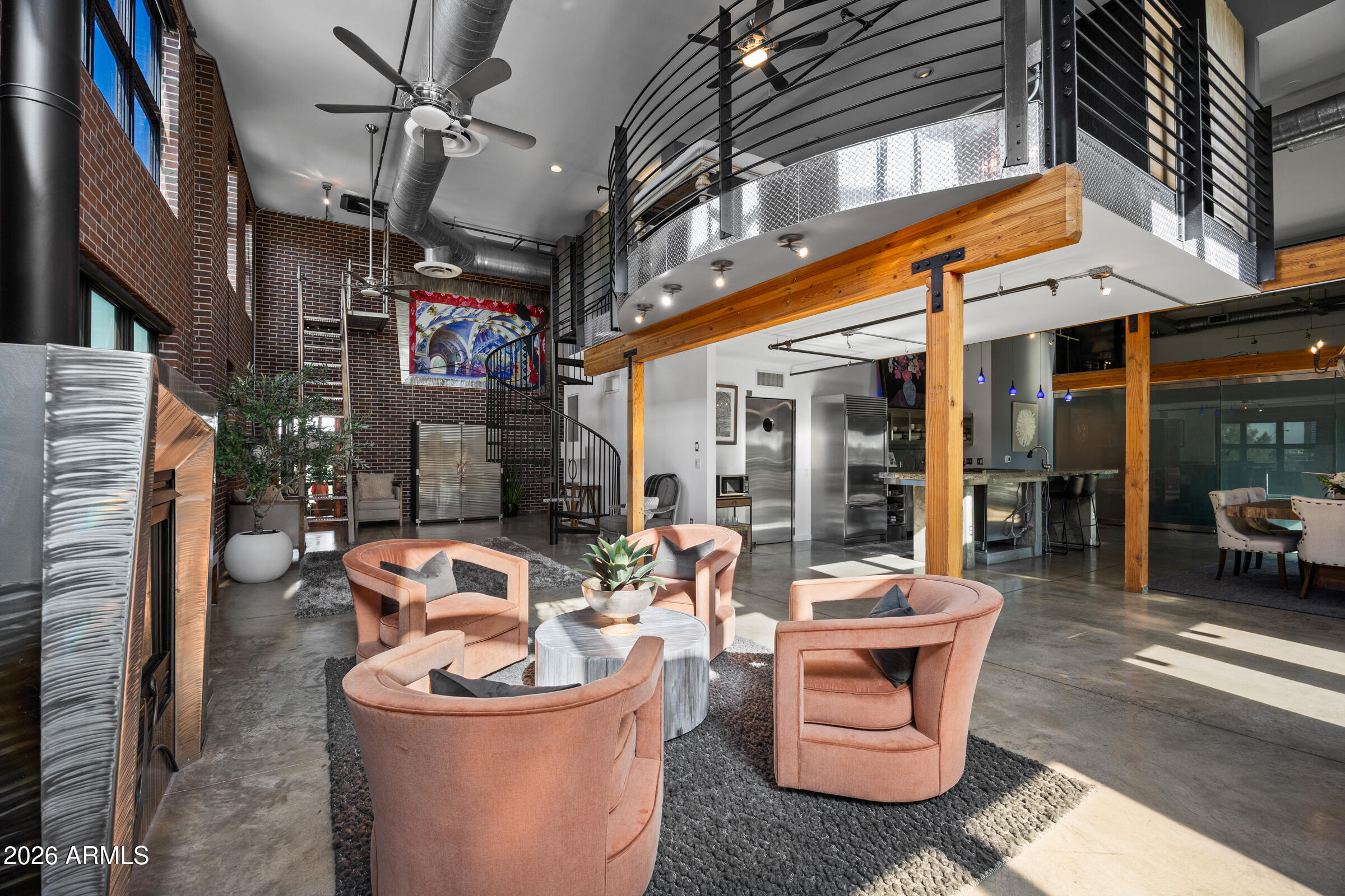 914 E OSBORN Road 403