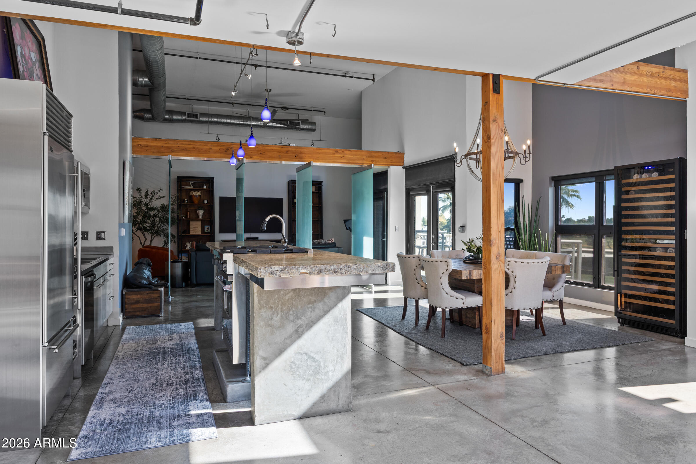 914 E OSBORN Road 403