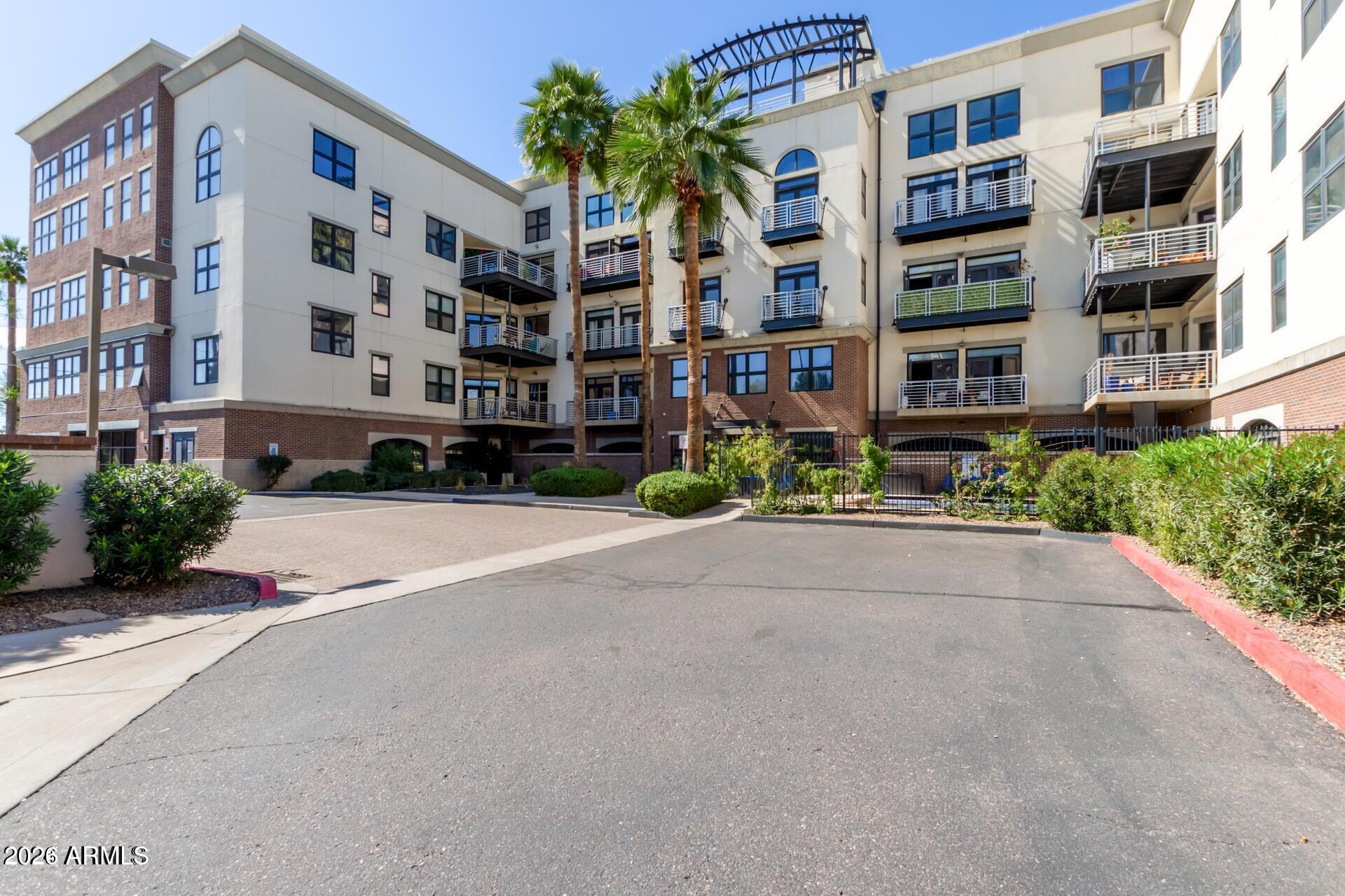 914 E OSBORN Road 403