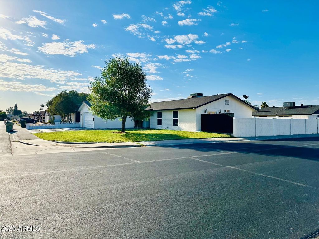 Photo of 5649 W Onyx Avenue, Glendale, AZ 85302 (MLS # 7029103)