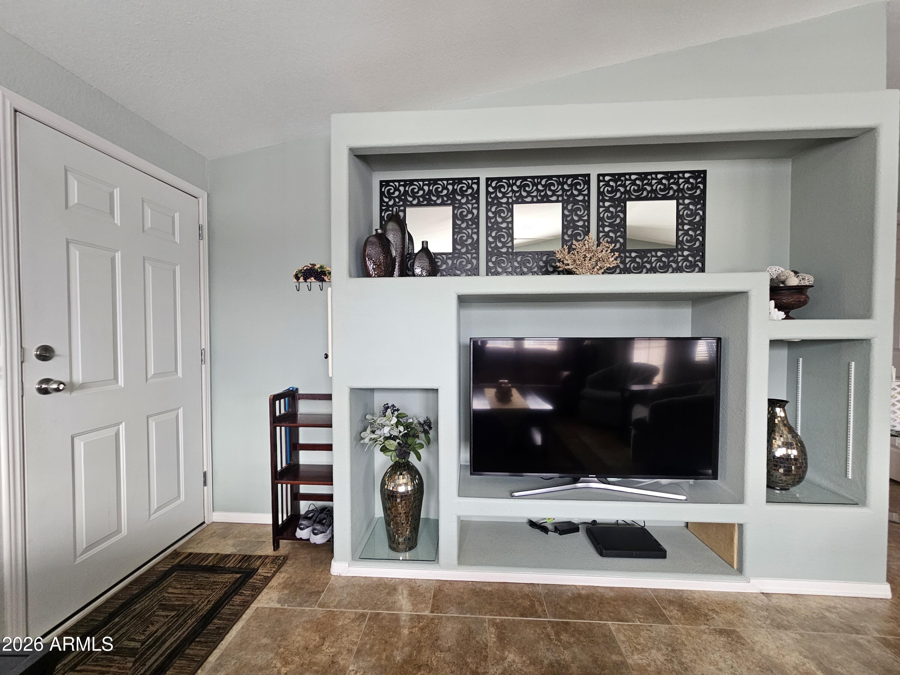 650 N Hawes Road 4614