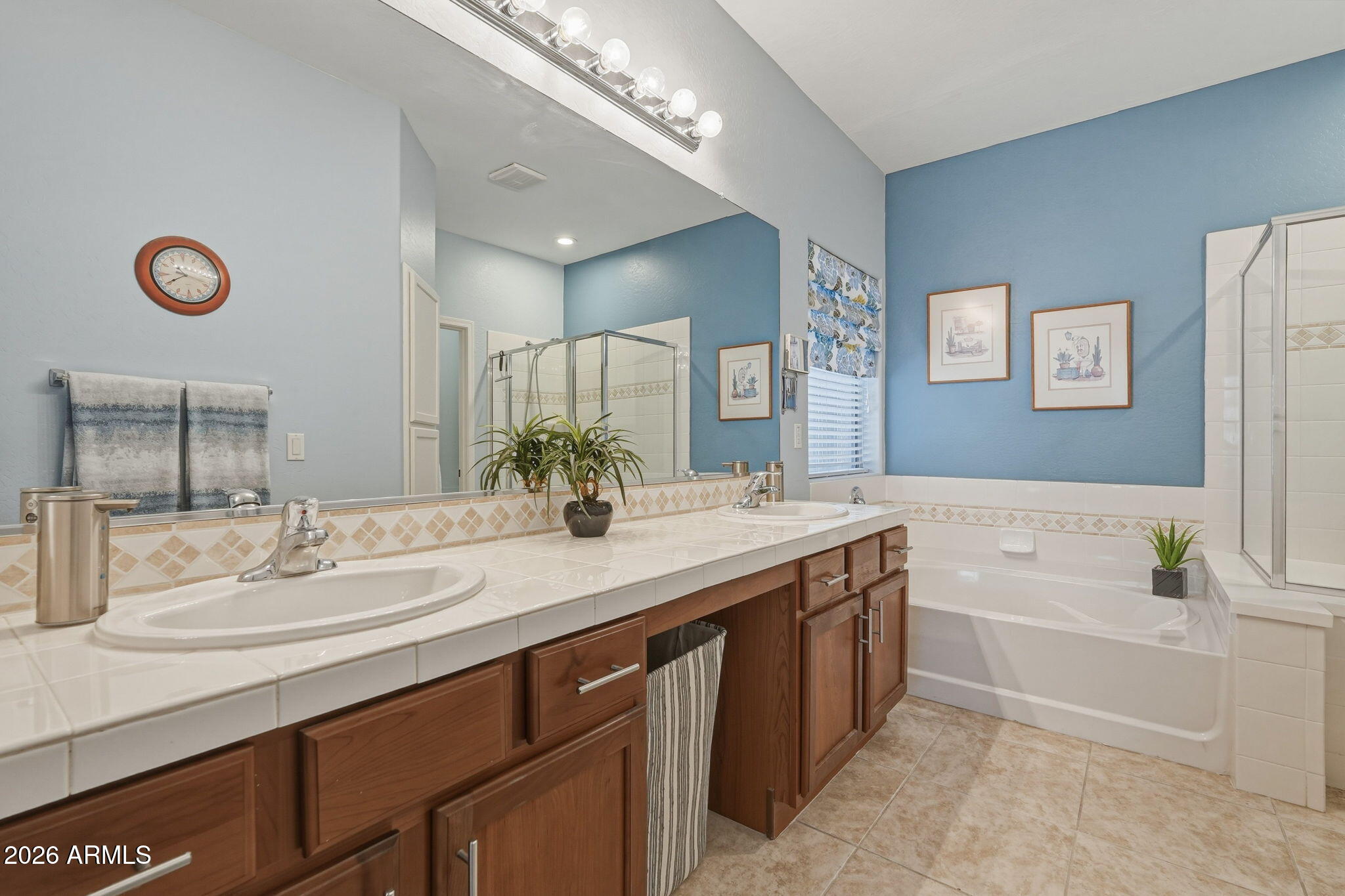 332 W SEVEN SEAS Drive