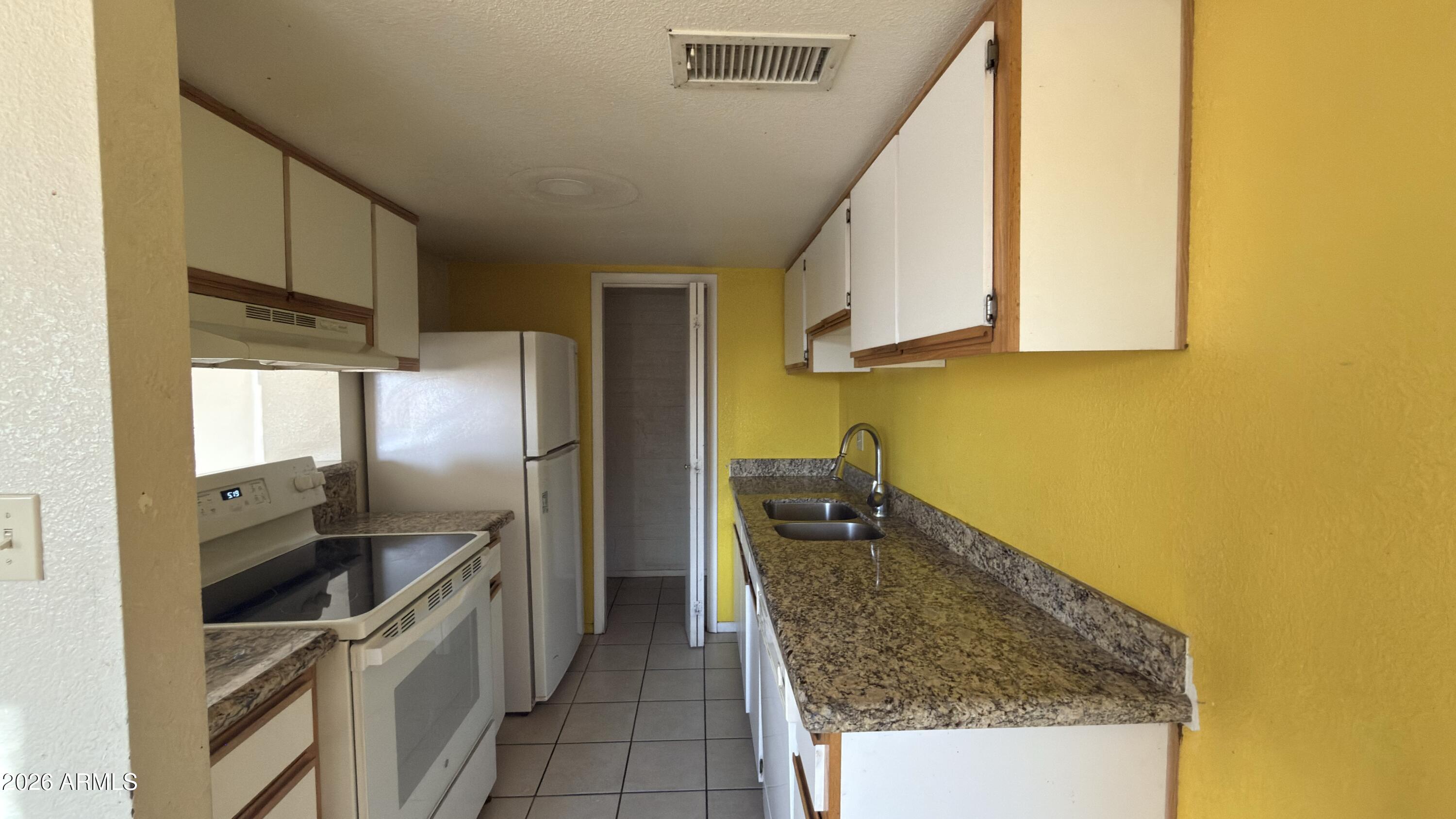 4605 E PUEBLO Avenue