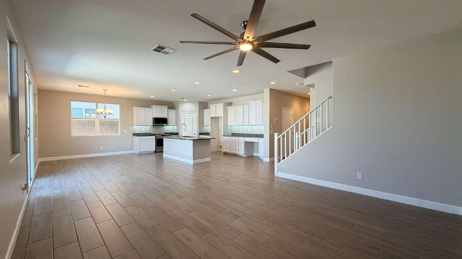 612 E Hazelnut Lane