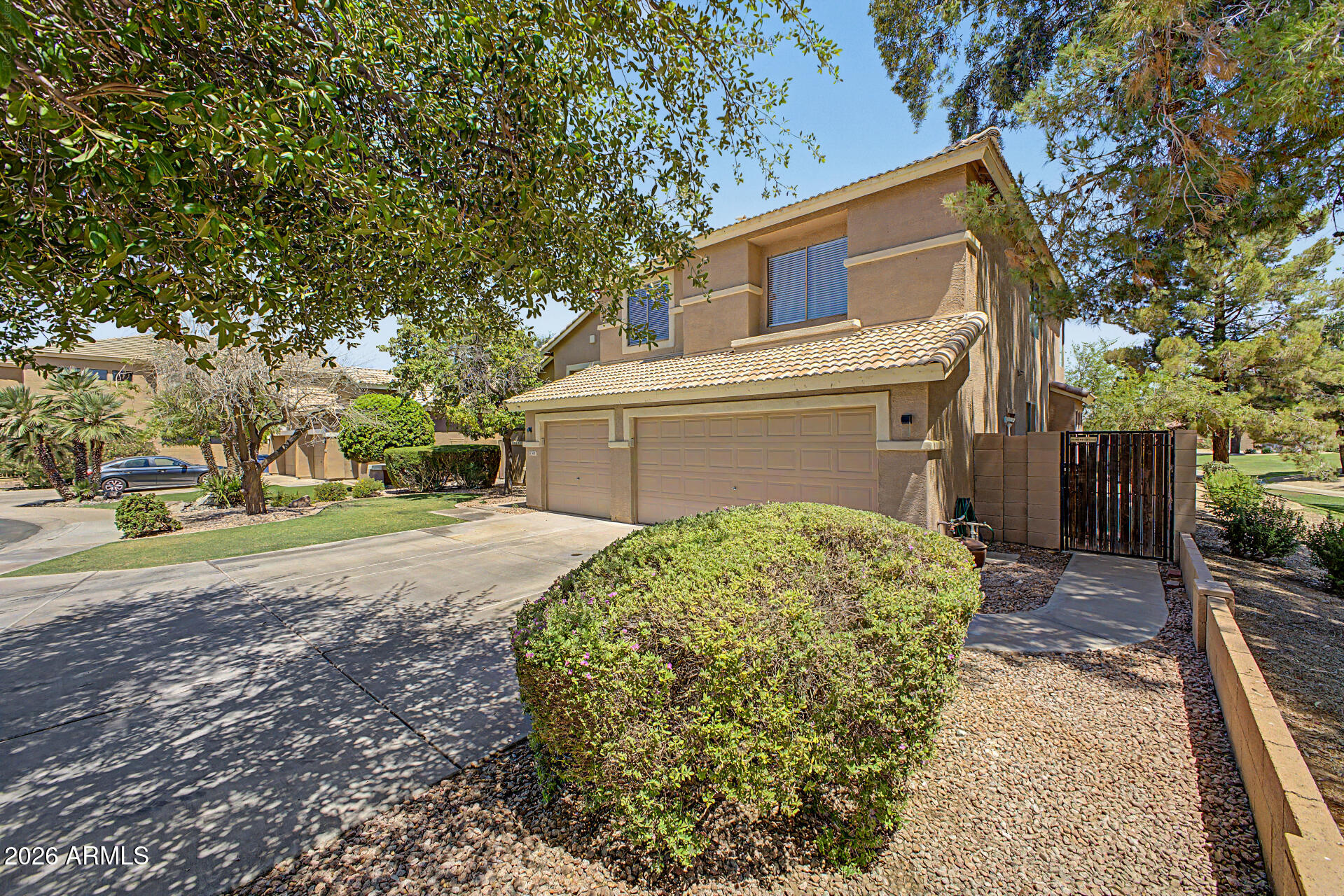 680 E BETSY Lane