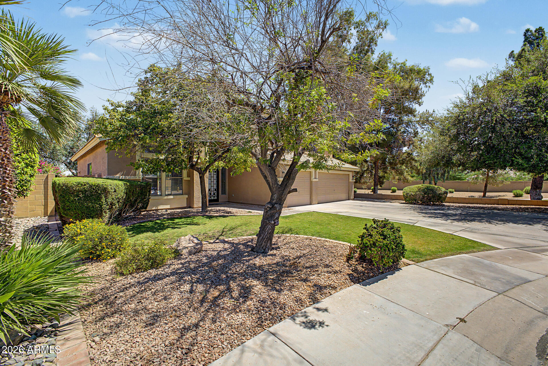 680 E BETSY Lane