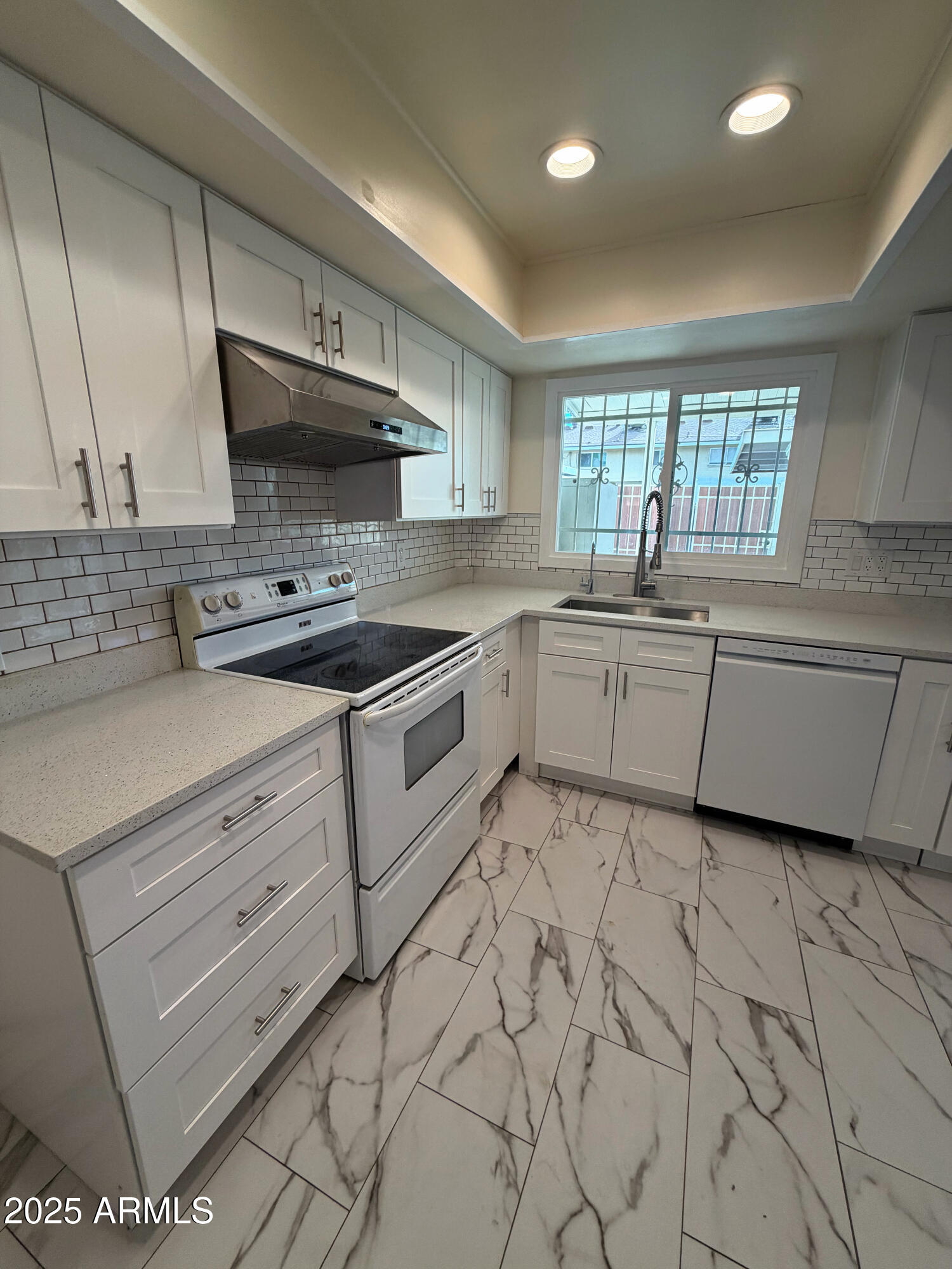 1657 W Hazelwood Street