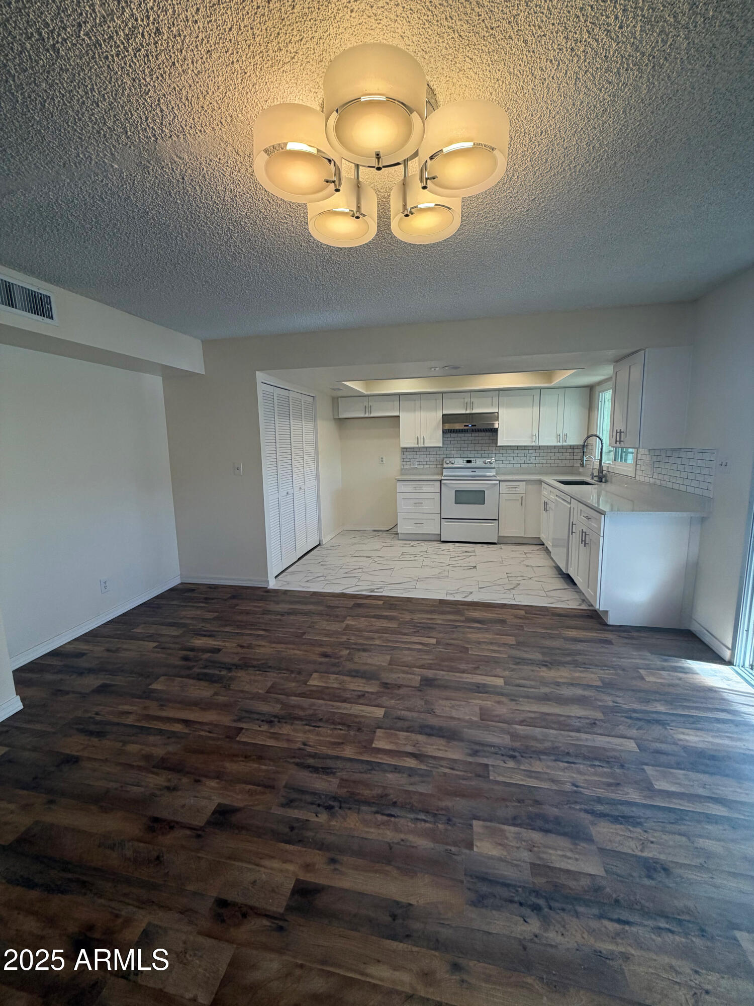 1657 W Hazelwood Street